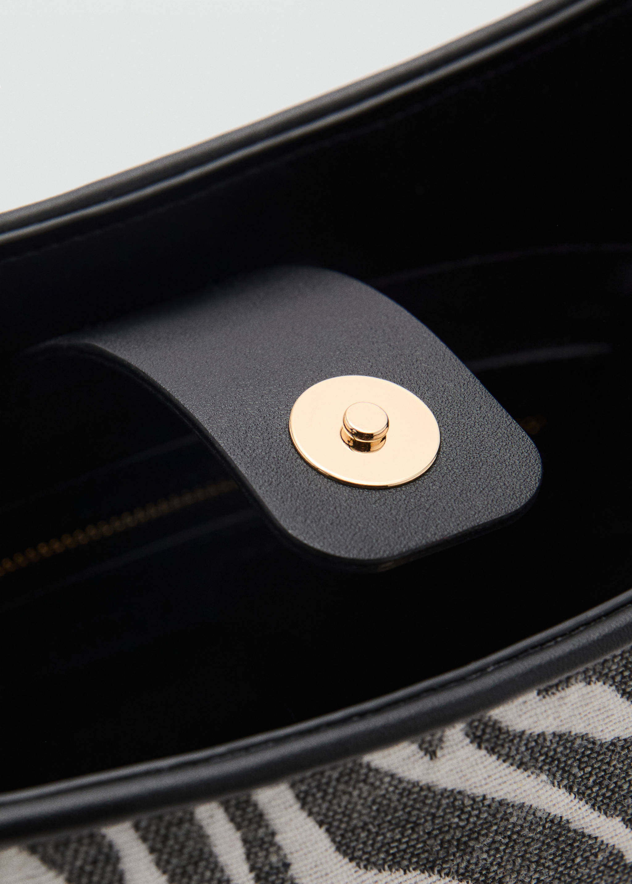 Bolso bucket grande estampado cebra - Detalle del artículo 2