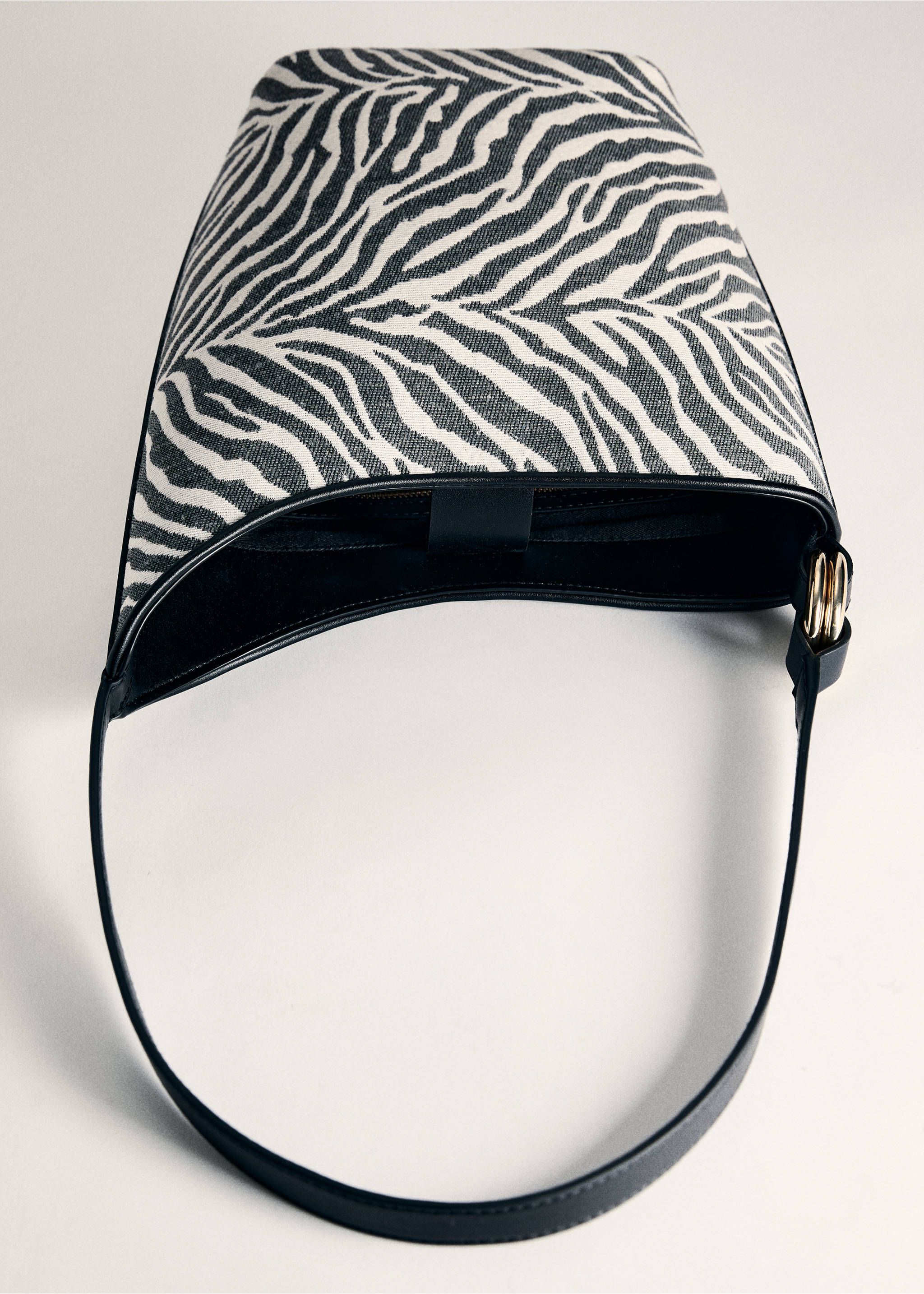 Large zebra-print bucket bag - Details of the article 5, Black. Ref: 87095732-00.