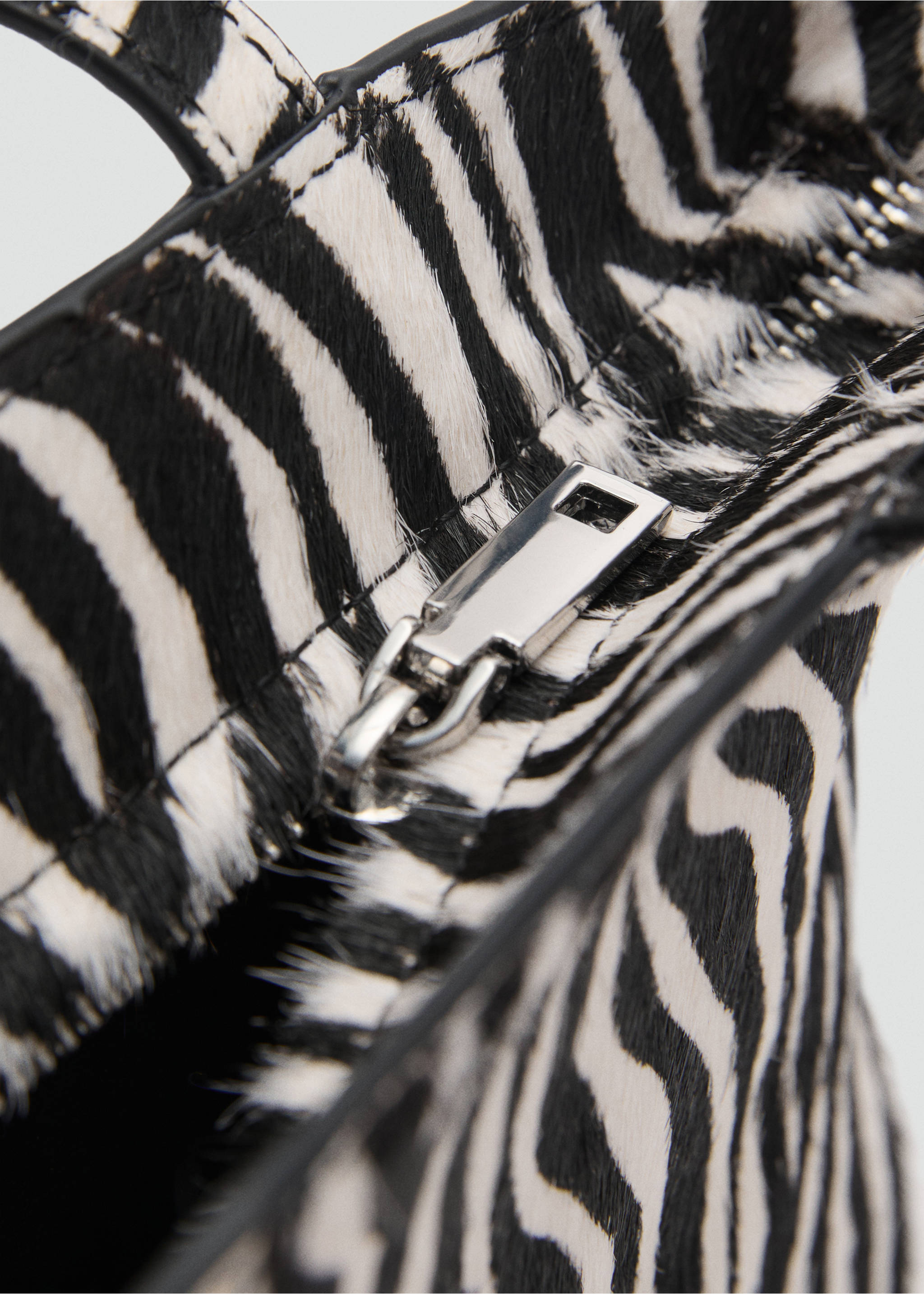 Zebra-print leather bag - Details of the article 2, Black. Ref: 87095738-00.