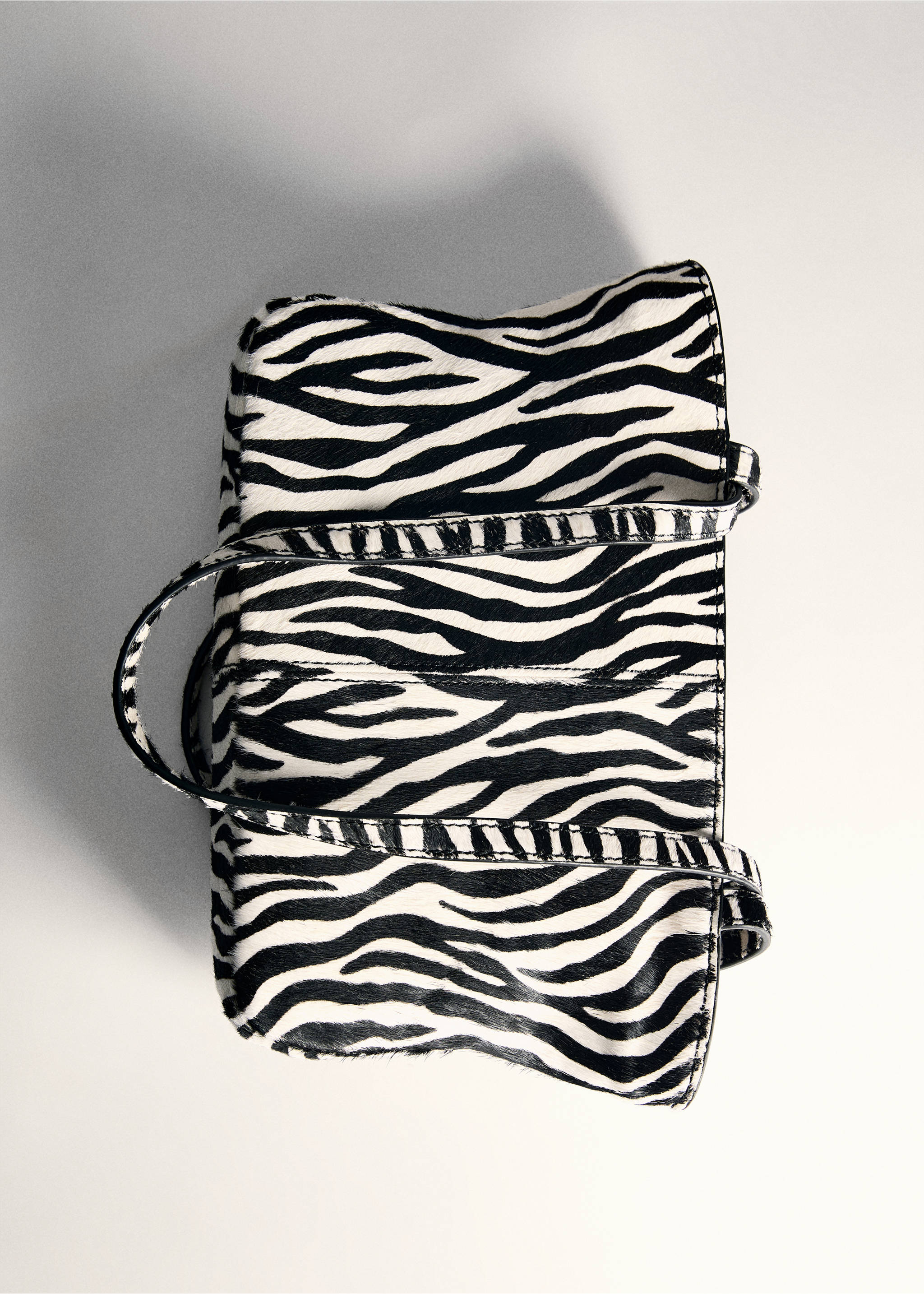 Zebra-print leather bag - Details of the article 5, Black. Ref: 87095738-00.