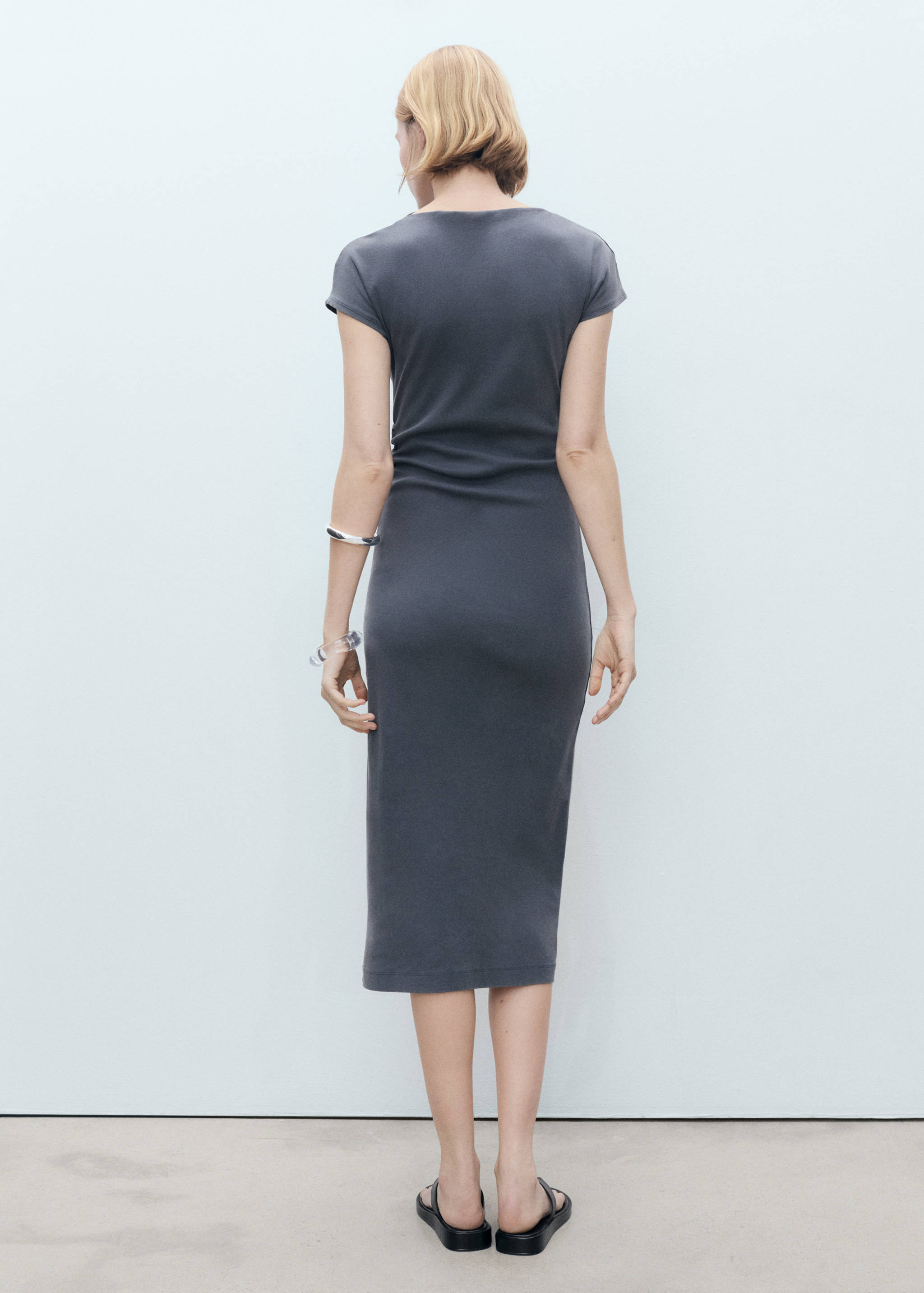 Midi šaty s detailem řasení - Zadní strana zboží