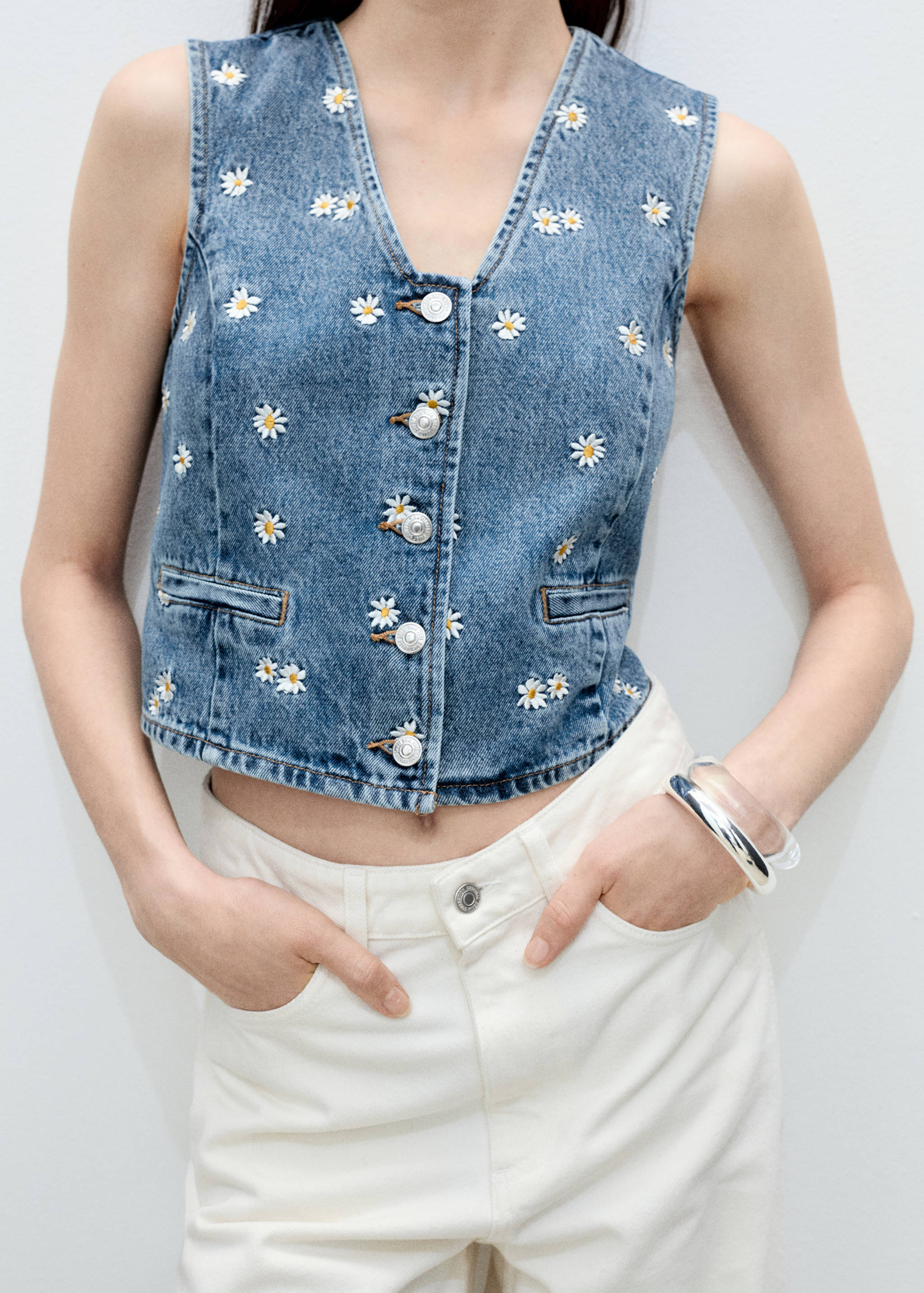 Flower-embroidered cropped vest - Women | MANGO OUTLET USA