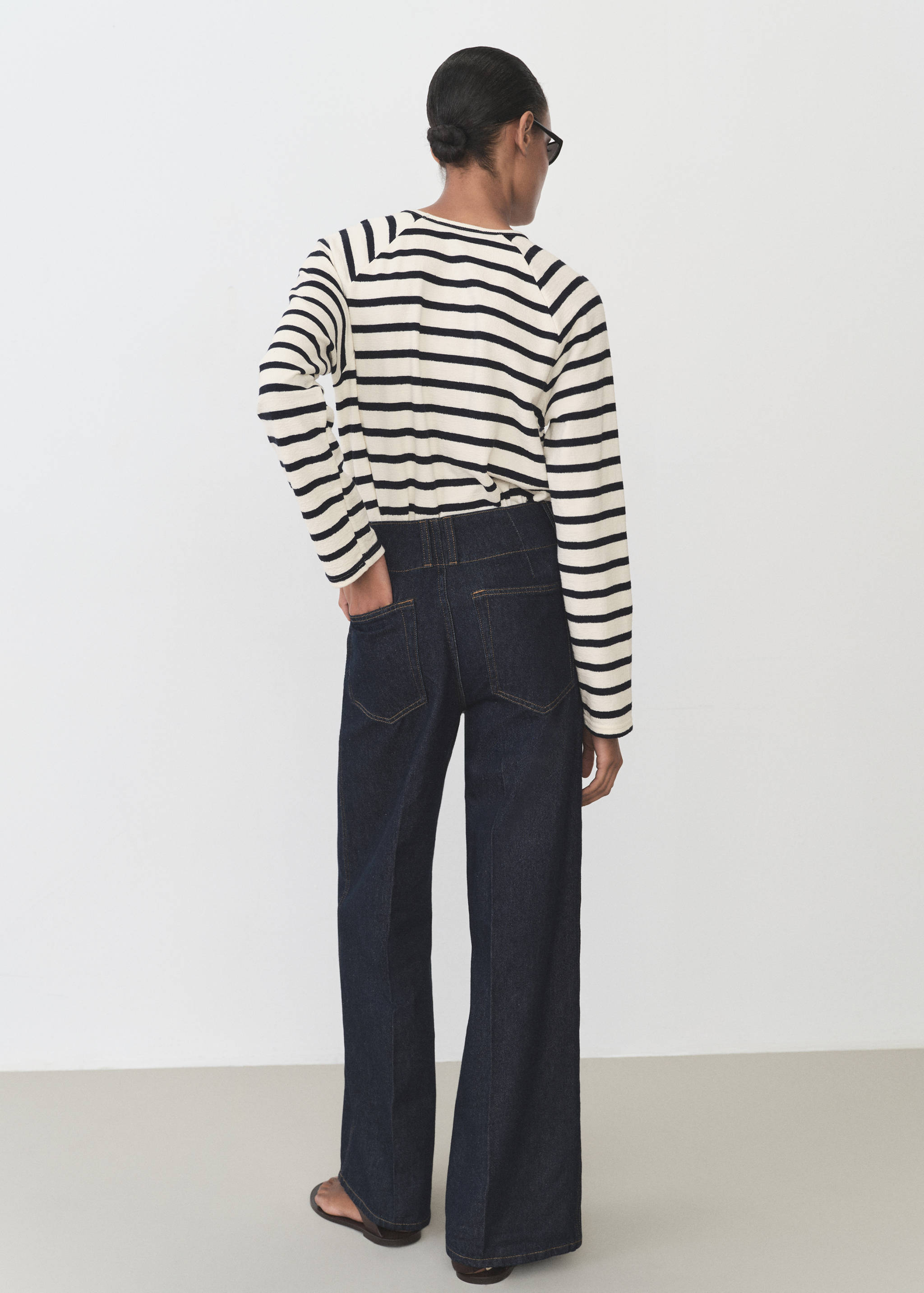 Bluza w paski z okrągłym dekoltem - Tylna strona artykułu