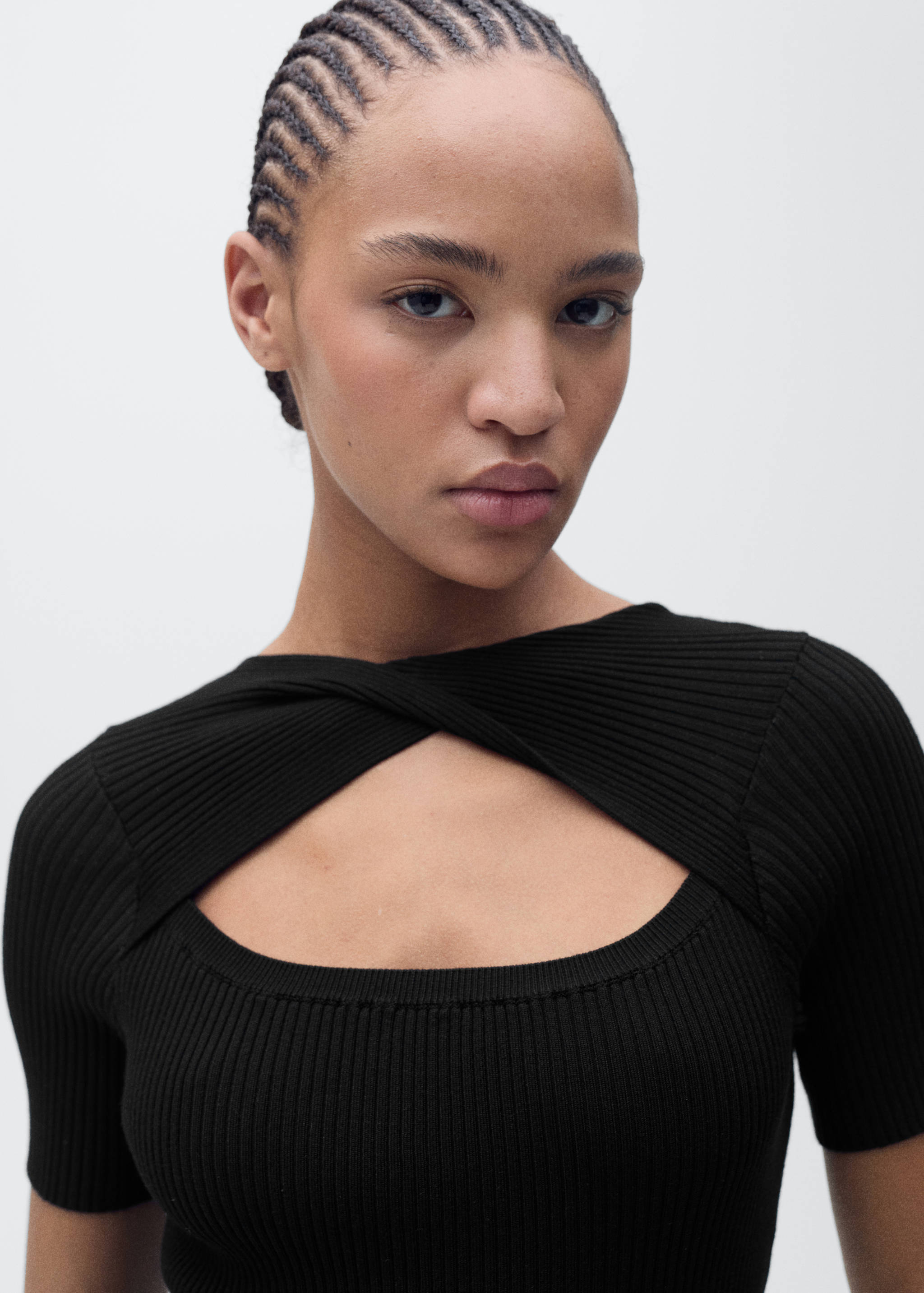 Geripptes Midikleid mit Ausschnitt - Detail des Artikels 1