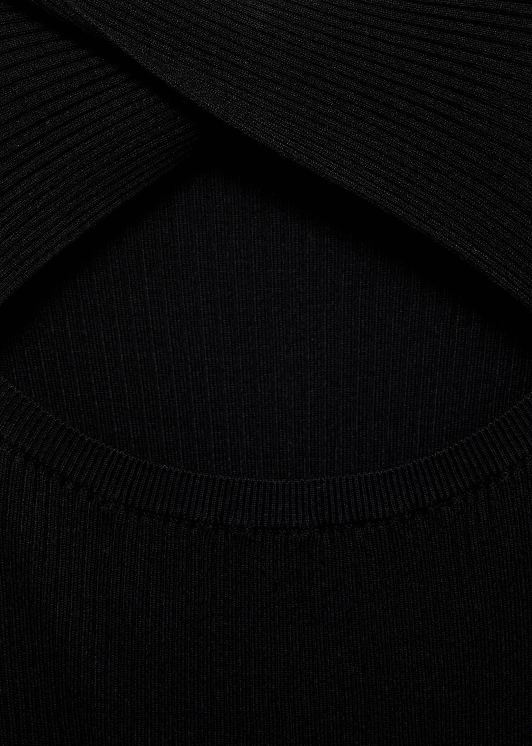 Geripptes Midikleid mit Ausschnitt - Detail des Artikels 8, Schwarz. Ref: 87095753-00.