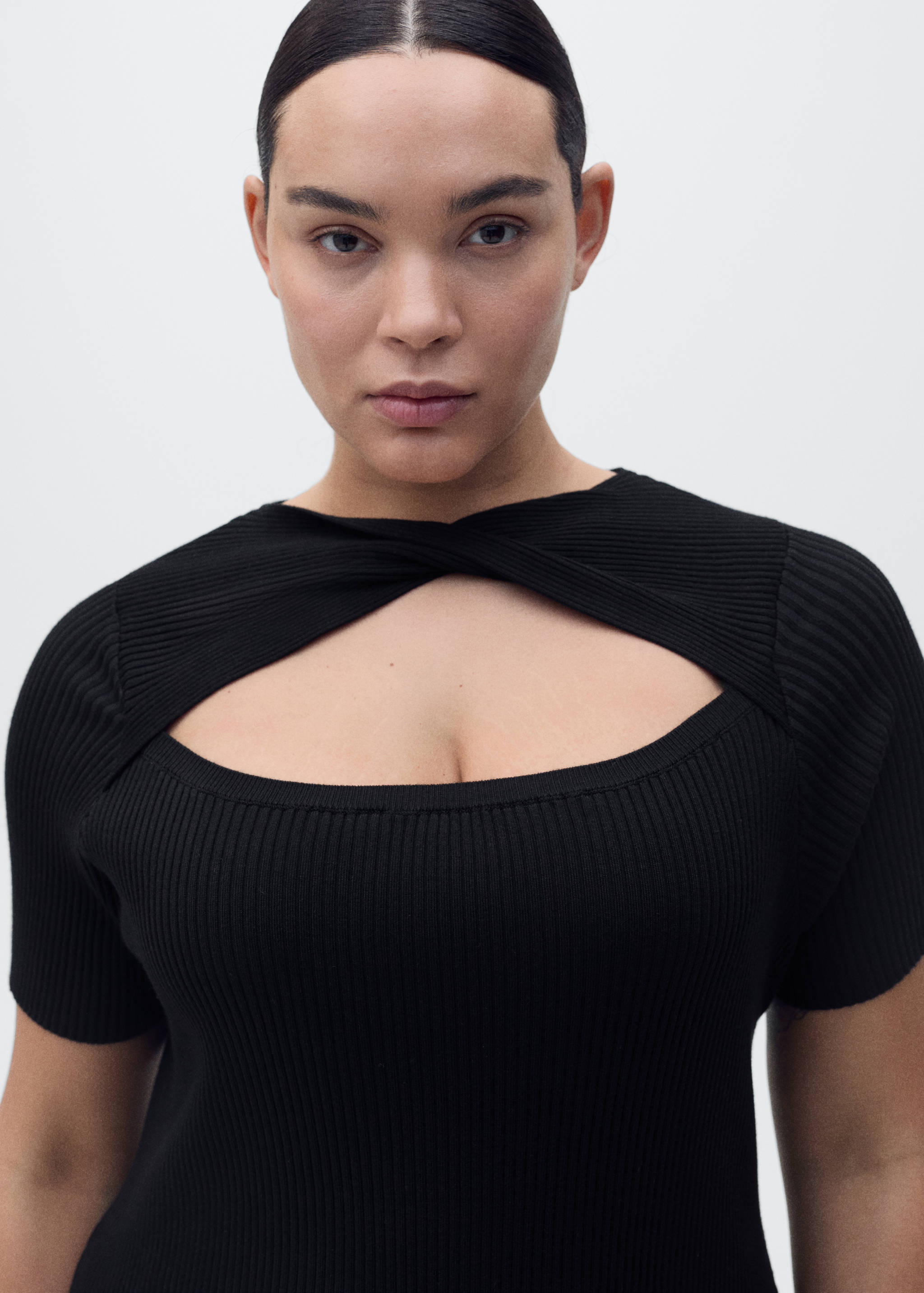 Geripptes Midikleid mit Ausschnitt - Detail des Artikels 4