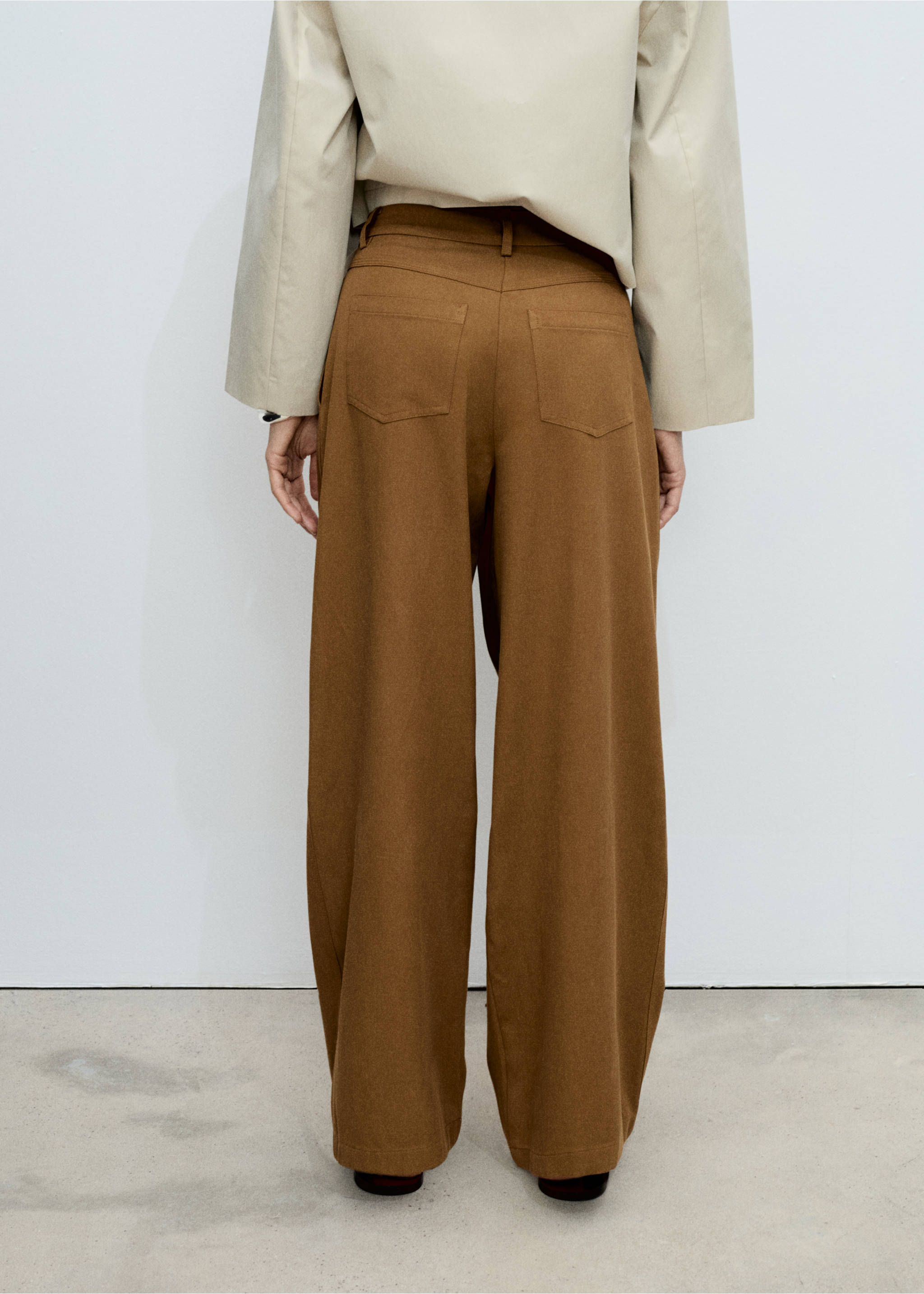 Wide leg trousers in cotton and lyocell blend - Reverse of the article, Tobacco Brown. Ref: 87095755-00.