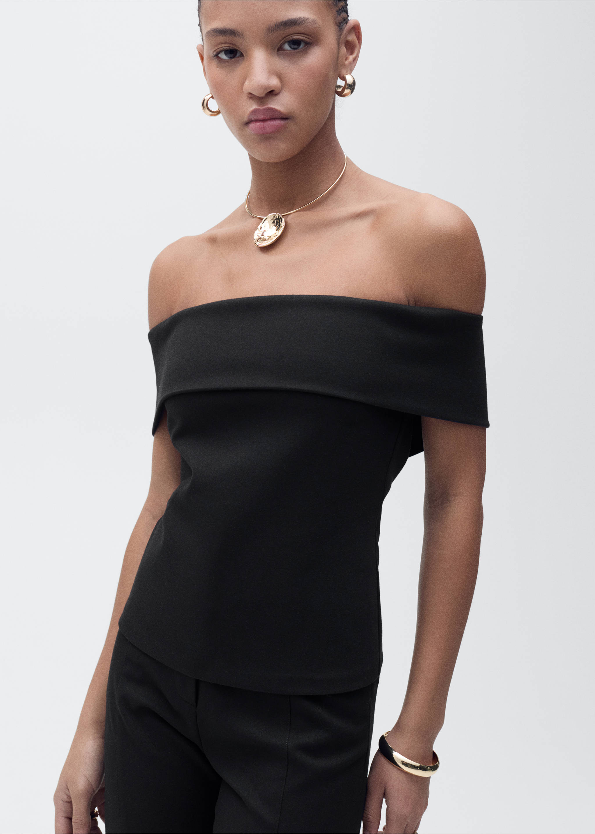 Off-shoulder top - Medium plane, Black. Ref: 87095766-00.