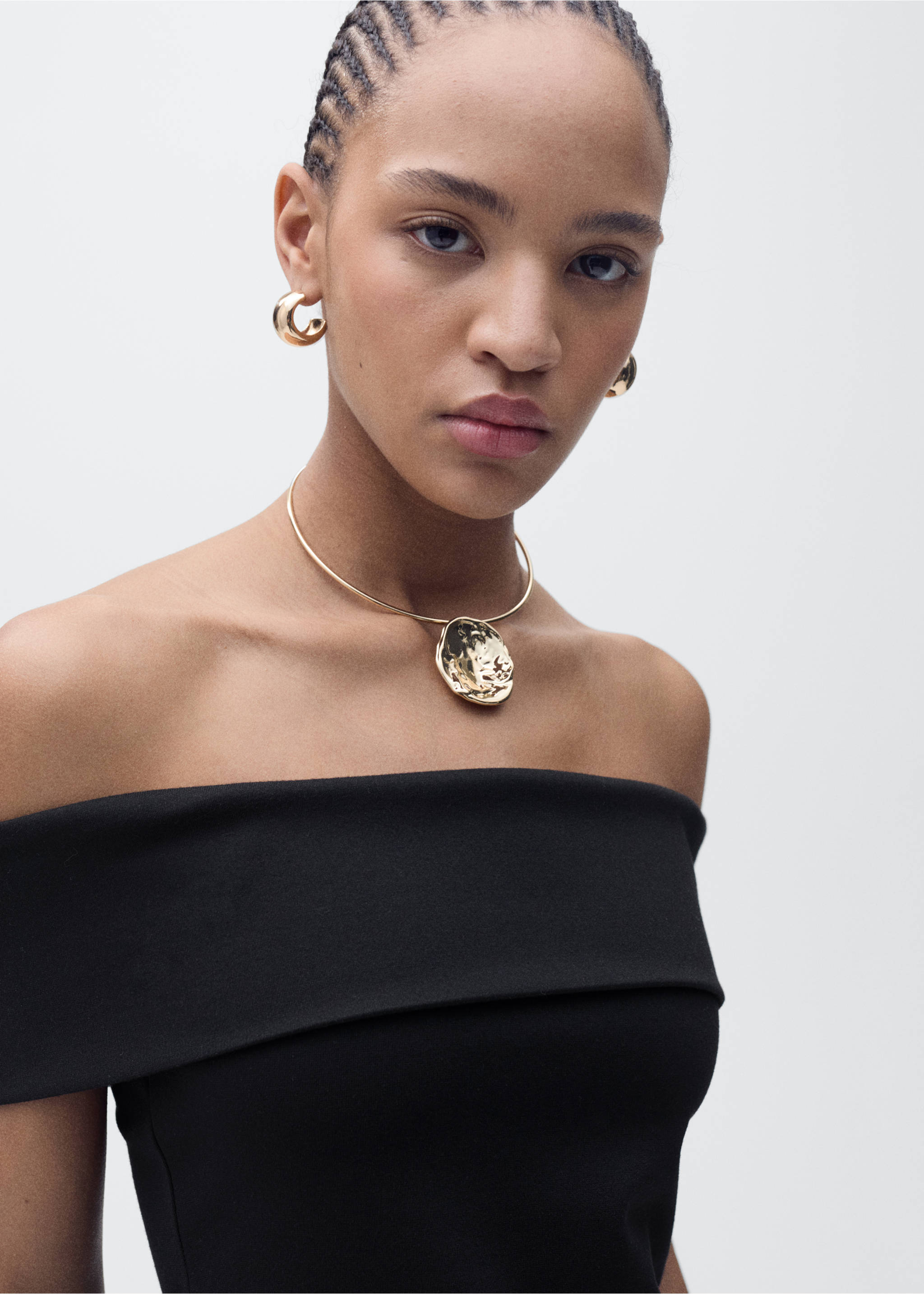 Off-shoulder top - Details of the article 1, Black. Ref: 87095766-00.