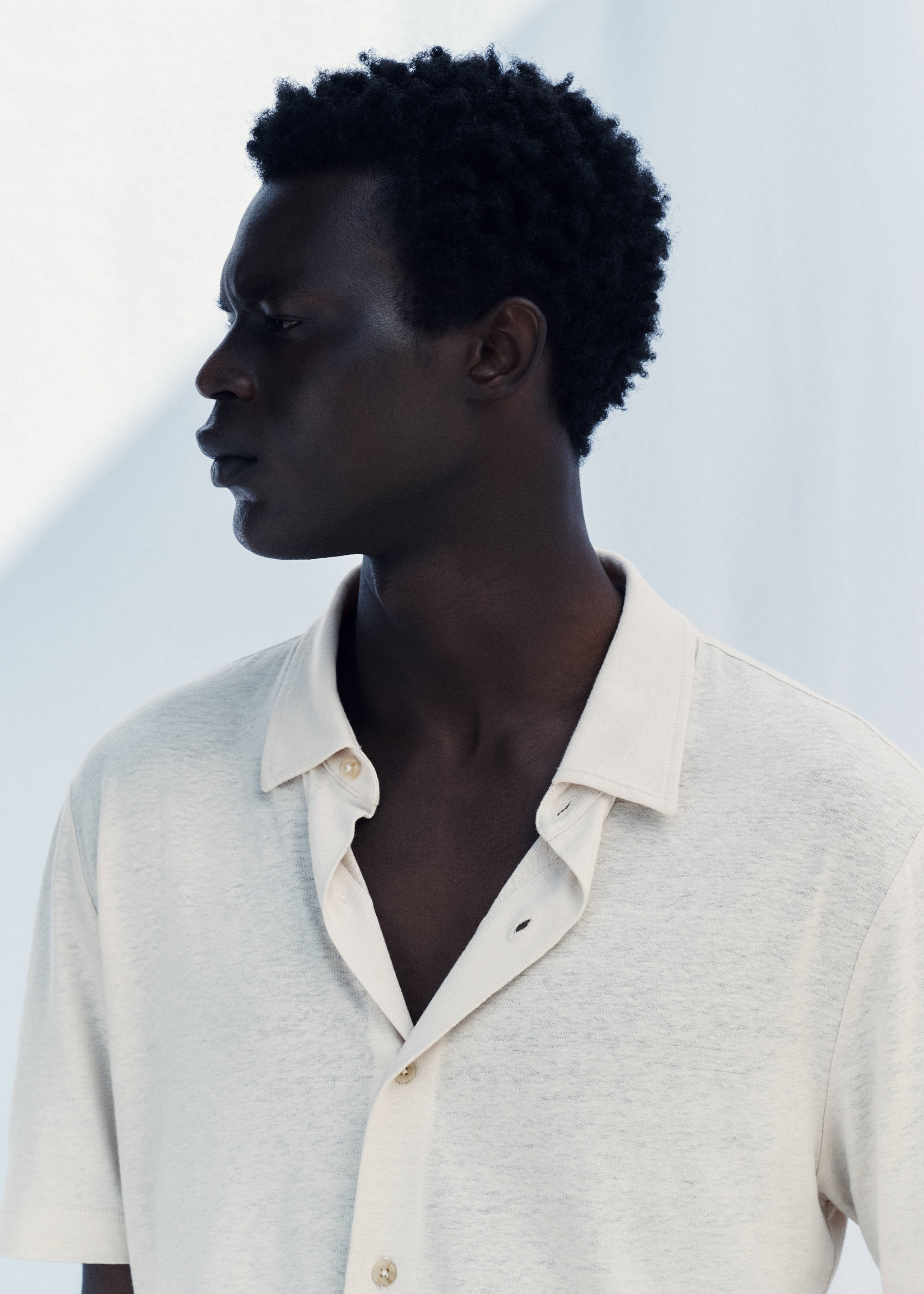 Linnen regular-fit overhemd - Detail van het artikel 3, Ivoorwit. Ref: 87095922-00.