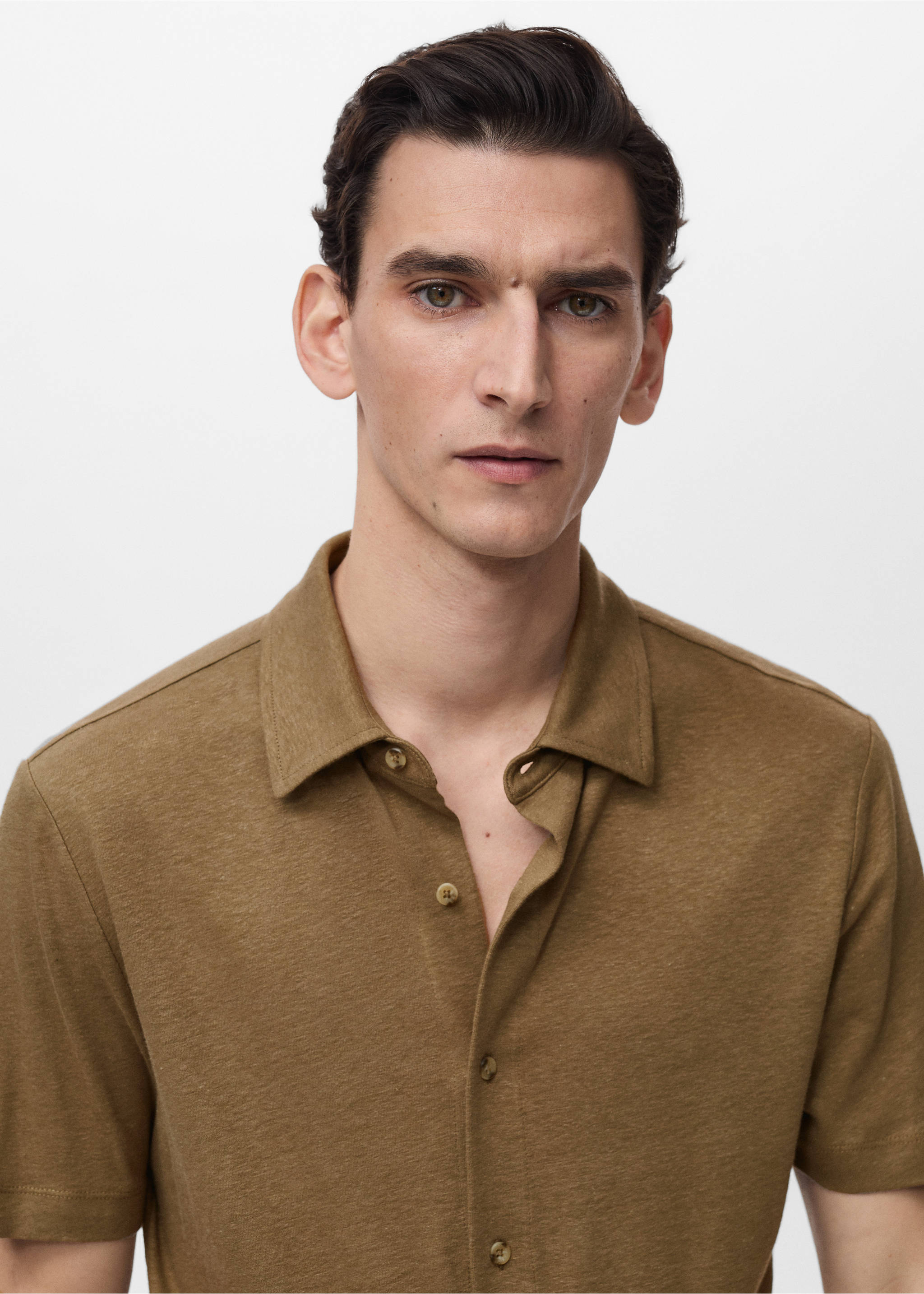 Regular-fit linen shirt - Details of the article 1, Khaki. Ref: 87095922-00.