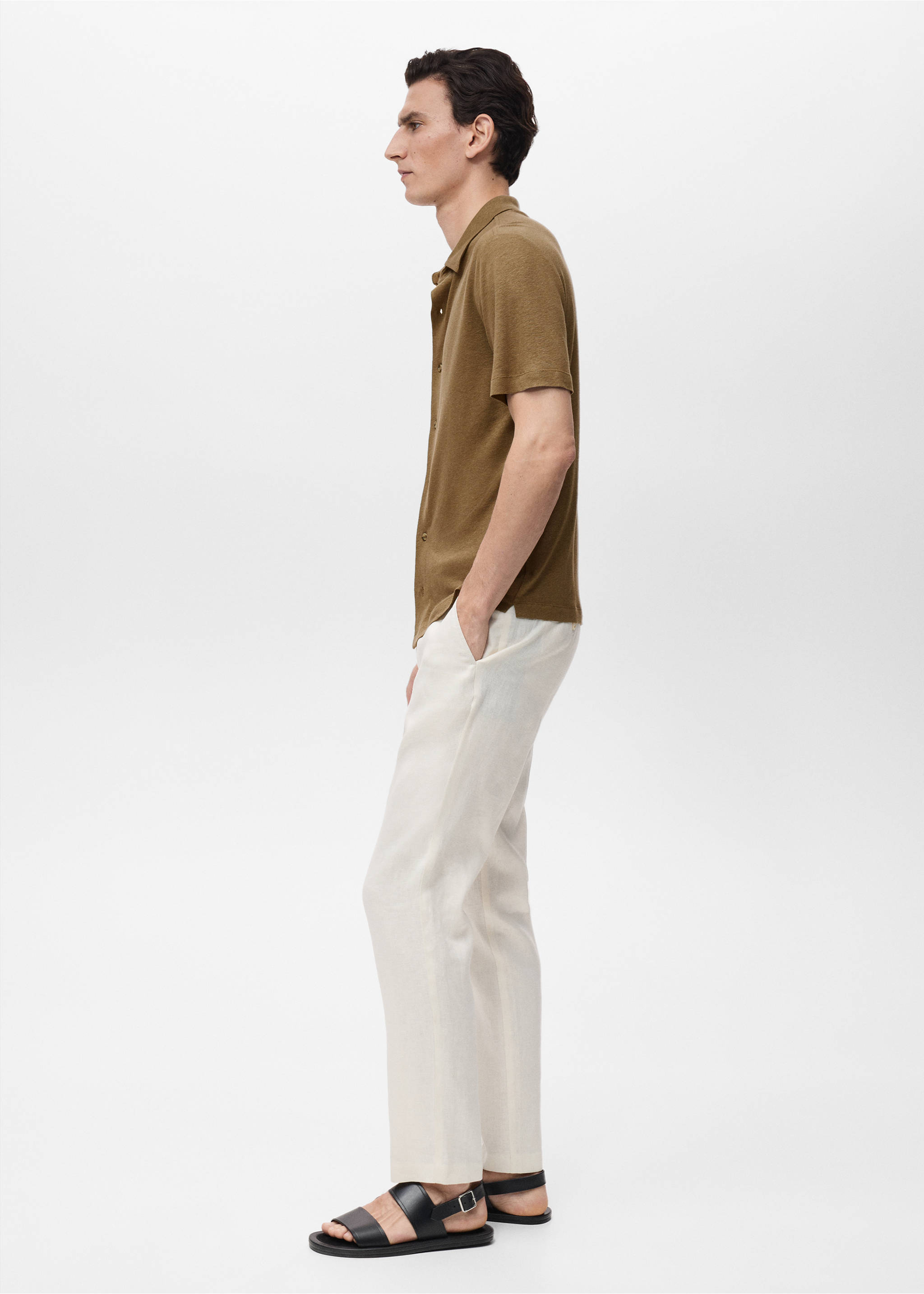 Regular-fit linen shirt - Details of the article 2, Khaki. Ref: 87095922-00.