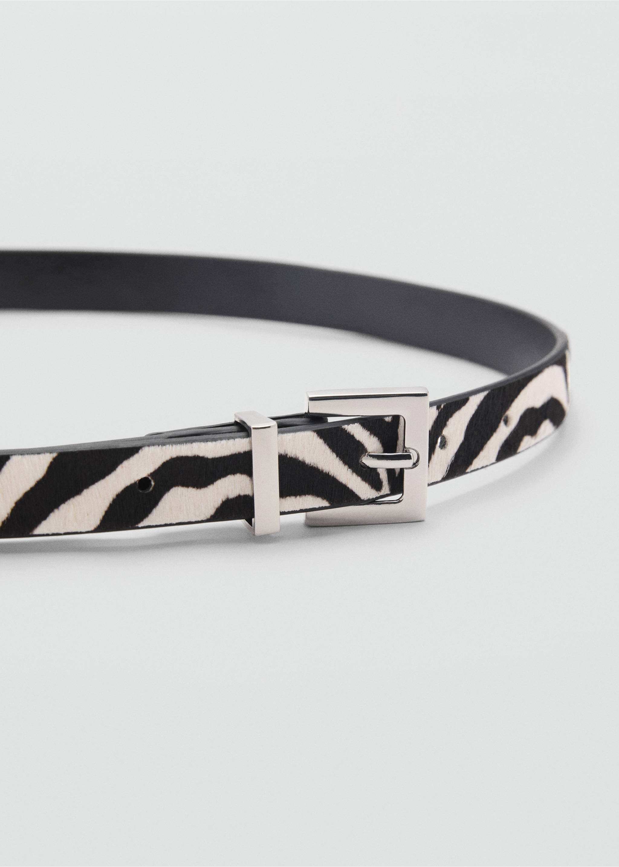 Zebra-print fur belt - Details of the article 1, Black. Ref: 87095933-00.