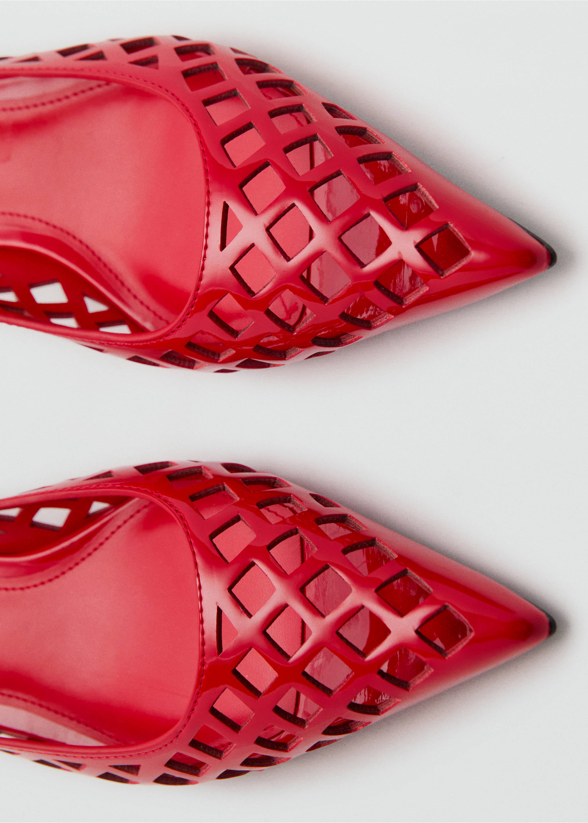 Chaussures kitten heel perforées - Détail de l'article 1, Rouge. Ref: 87095934-00.
