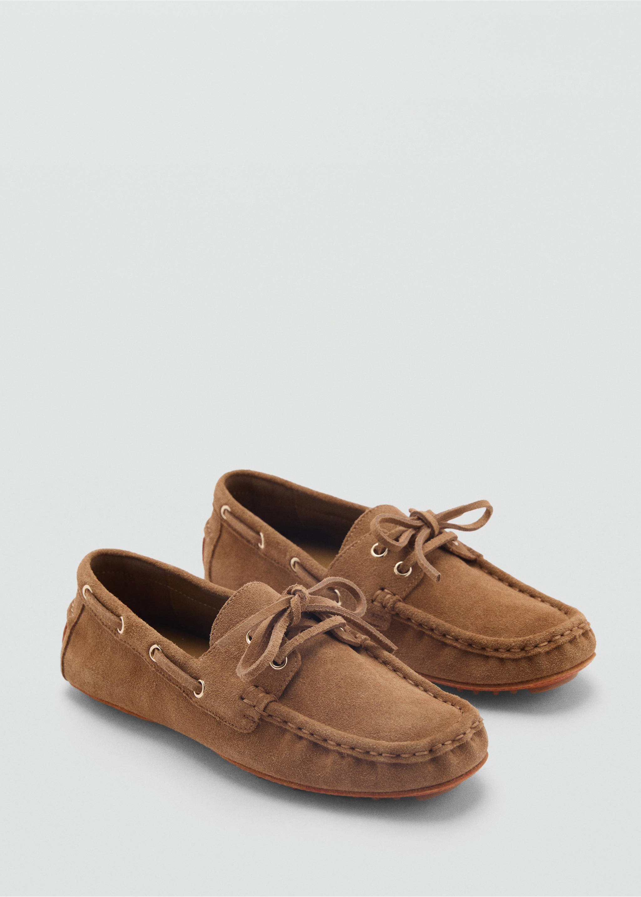 Chaussures bateau daim à lacets - Plan moyen, Marron moyen. Ref: 87095937-00.