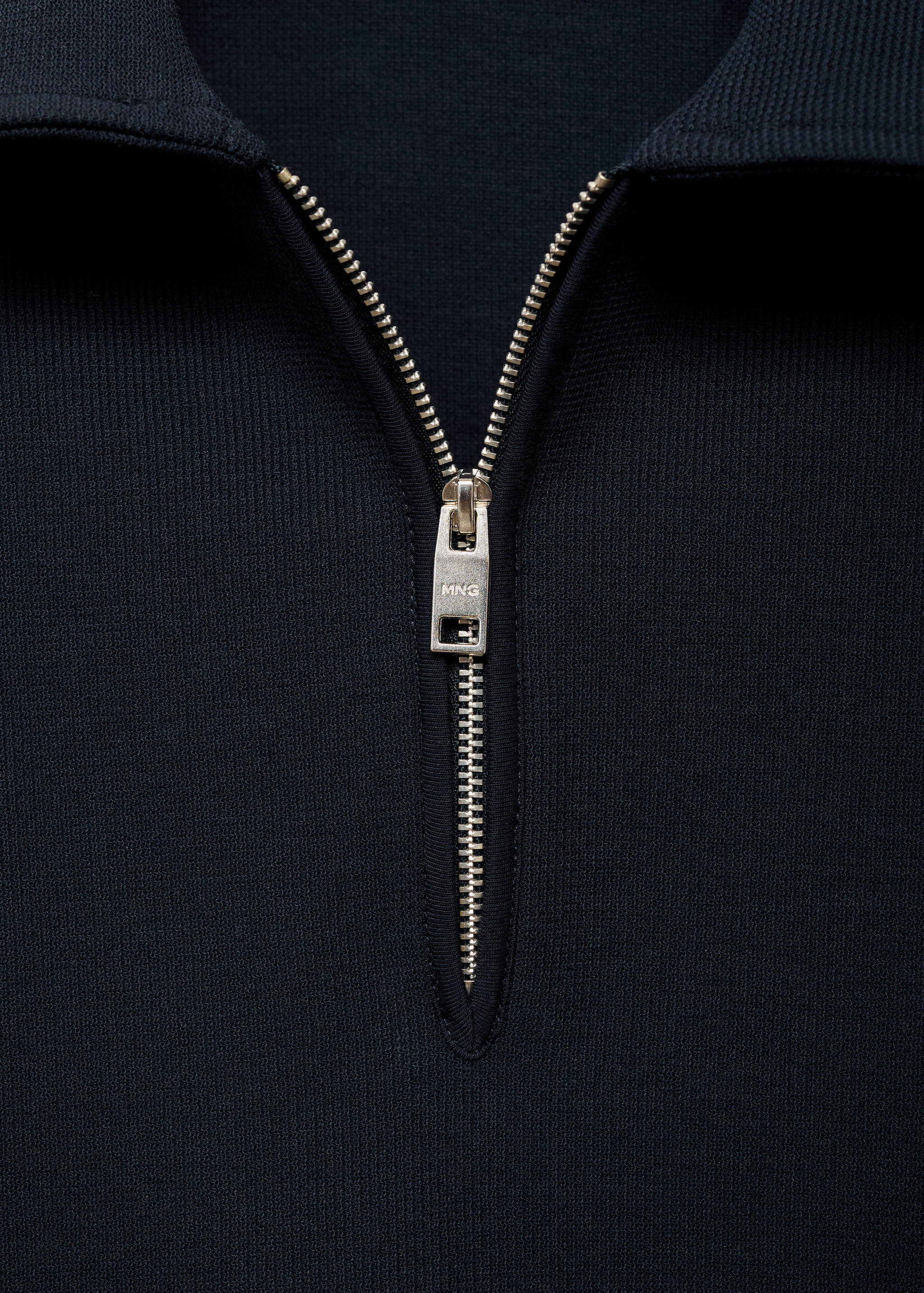 Structured polo shirt with zip collar - Details of the article 8