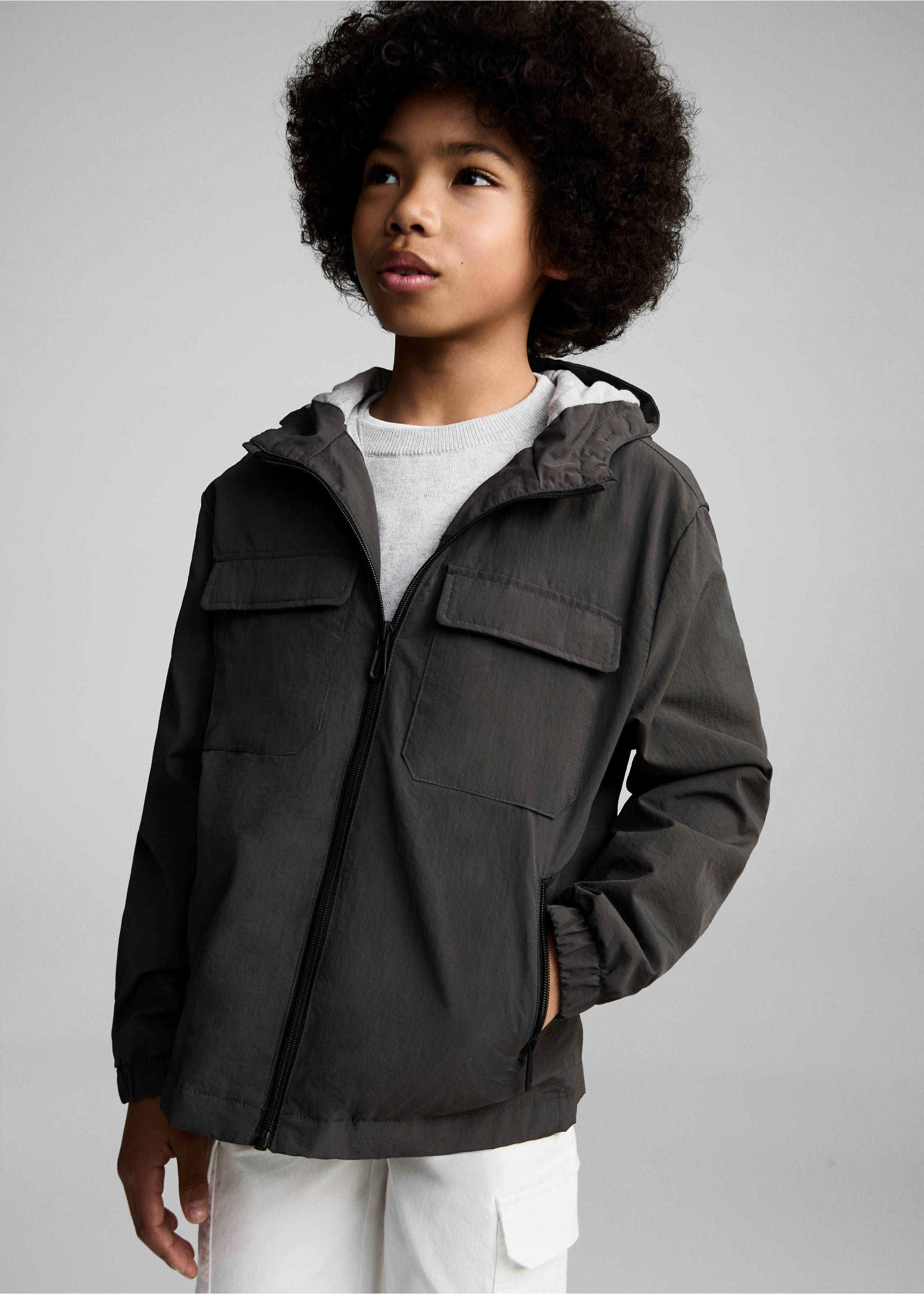 Parka capuche - Plan moyen, Gris anthracite. Ref: 87095940-00.