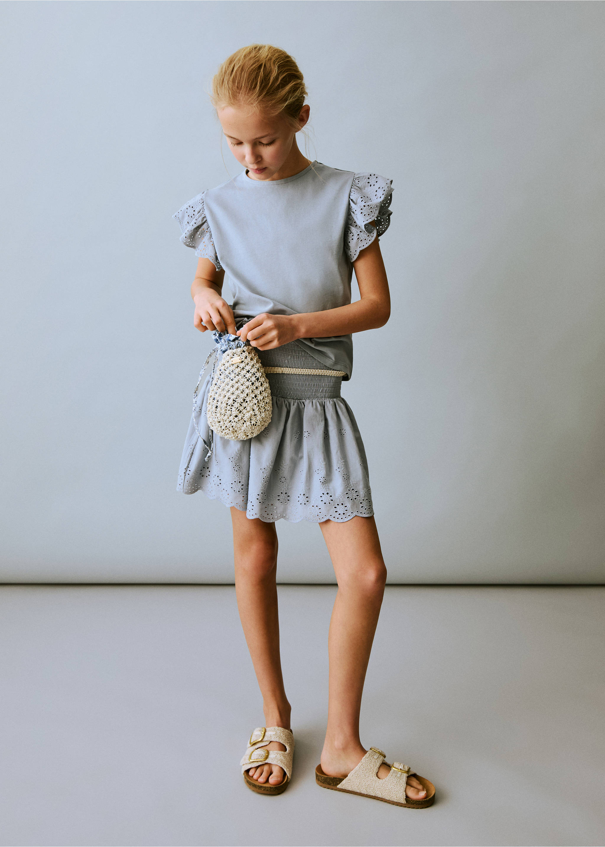 Rok met ruches en broderie anglaise - Overzichtstekening, Hemelsblauw. Ref: 87095945-00.