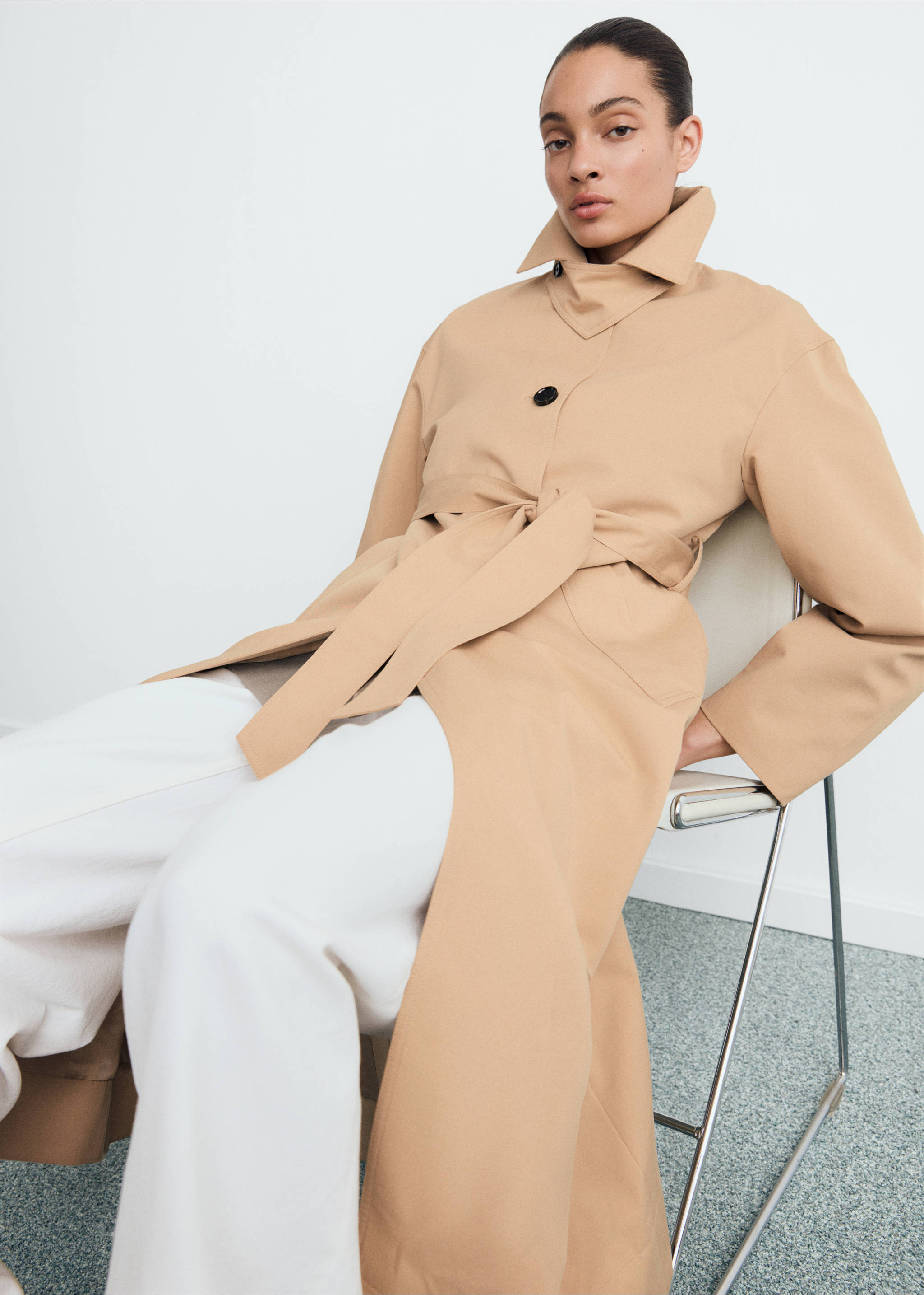 Long trench coat with belt - Details of the article 2, Medium Brown. Ref: 87095948-00.