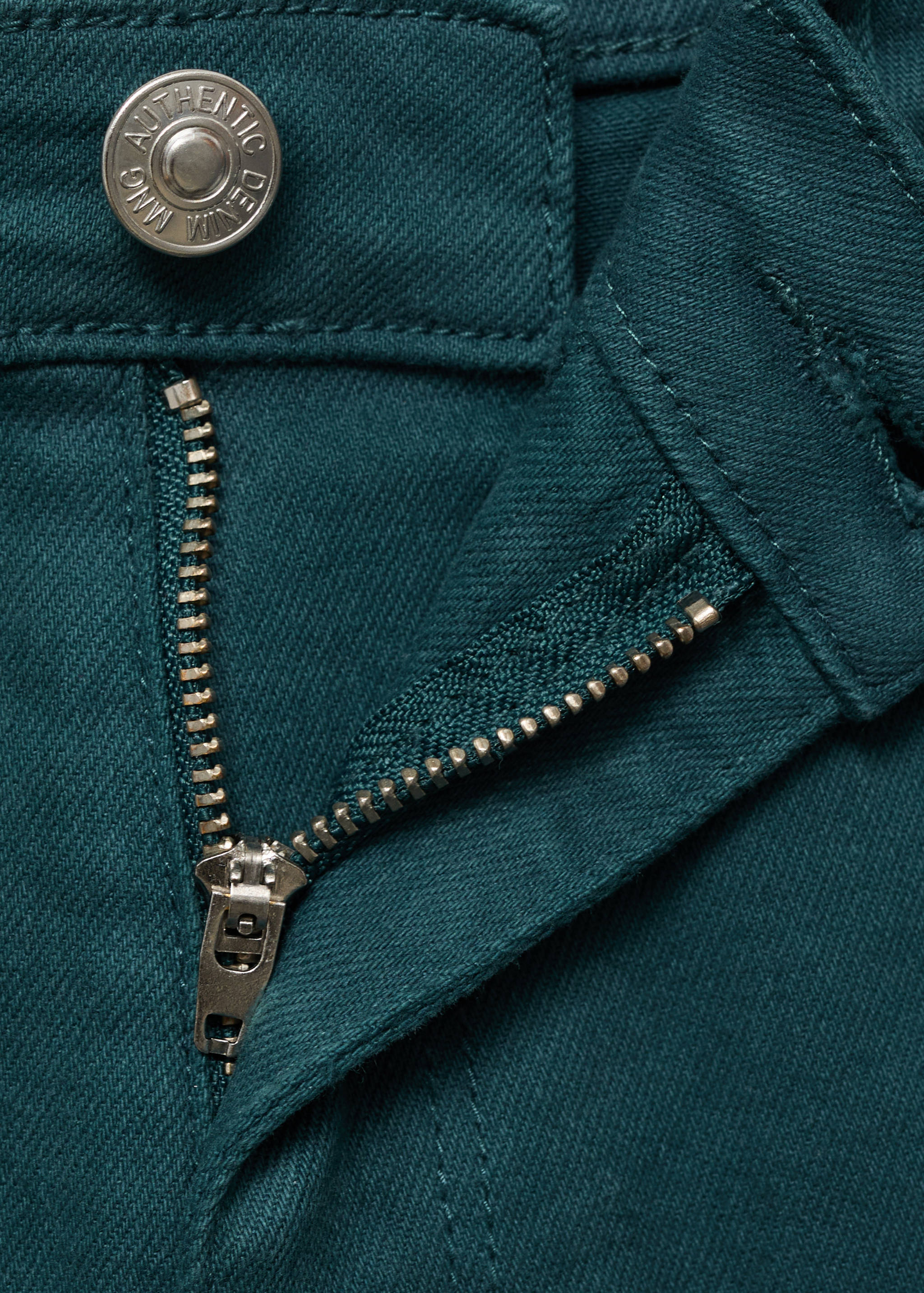 Jeansshorts mit ausgefranstem Saum - Detail des Artikels 8