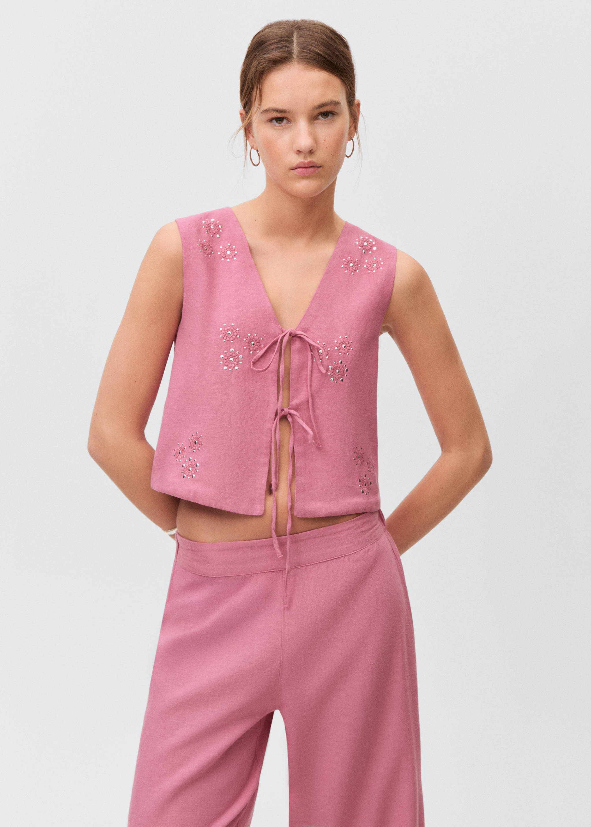 Pantalón culotte bordado - Plano medio