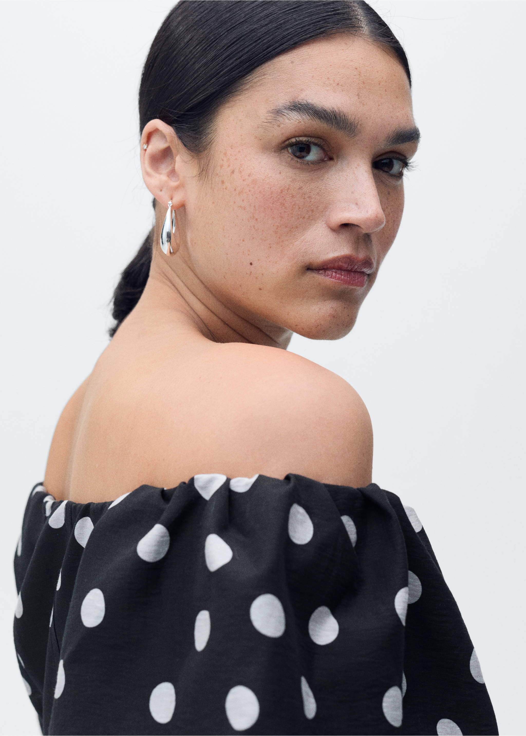 Vestido topos palabra de honor - Detalle del artículo 4, Negro. Ref: 87096351-00.