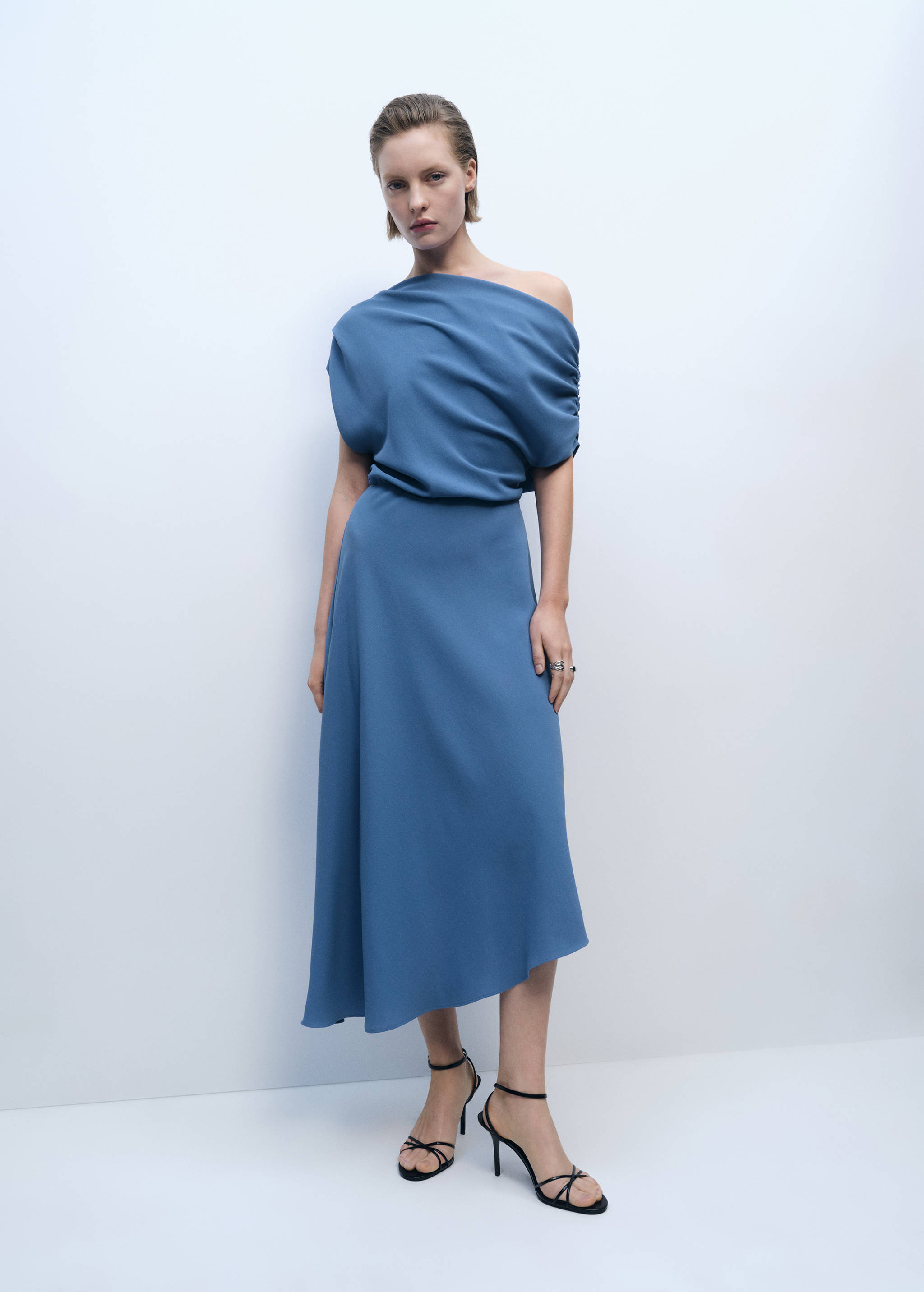 Asymmetrical-neck midi-dress - General plane