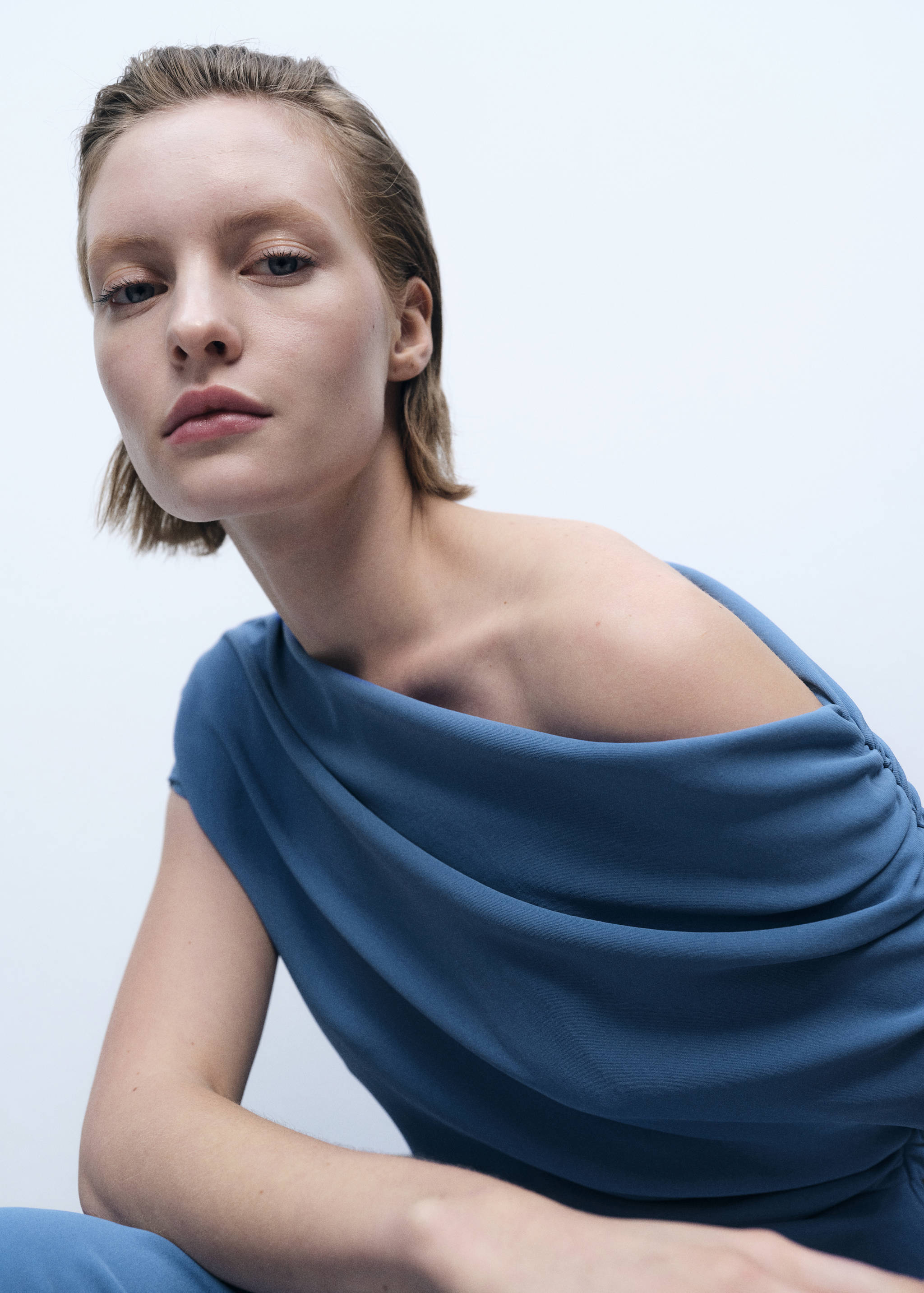 Asymmetrical-neck midi-dress - Details of the article 1