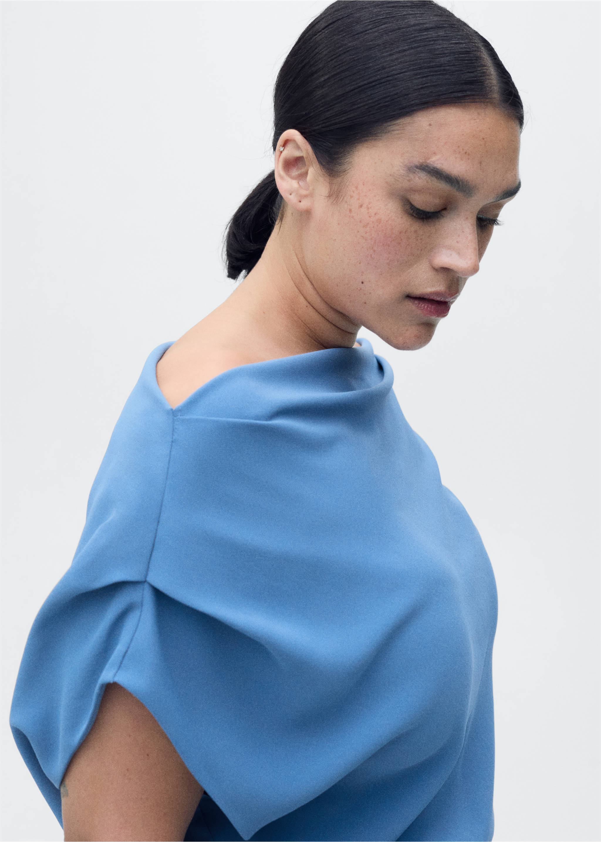 Asymmetrical-neck midi-dress - Details of the article 4, Blue. Ref: 87096352-00.