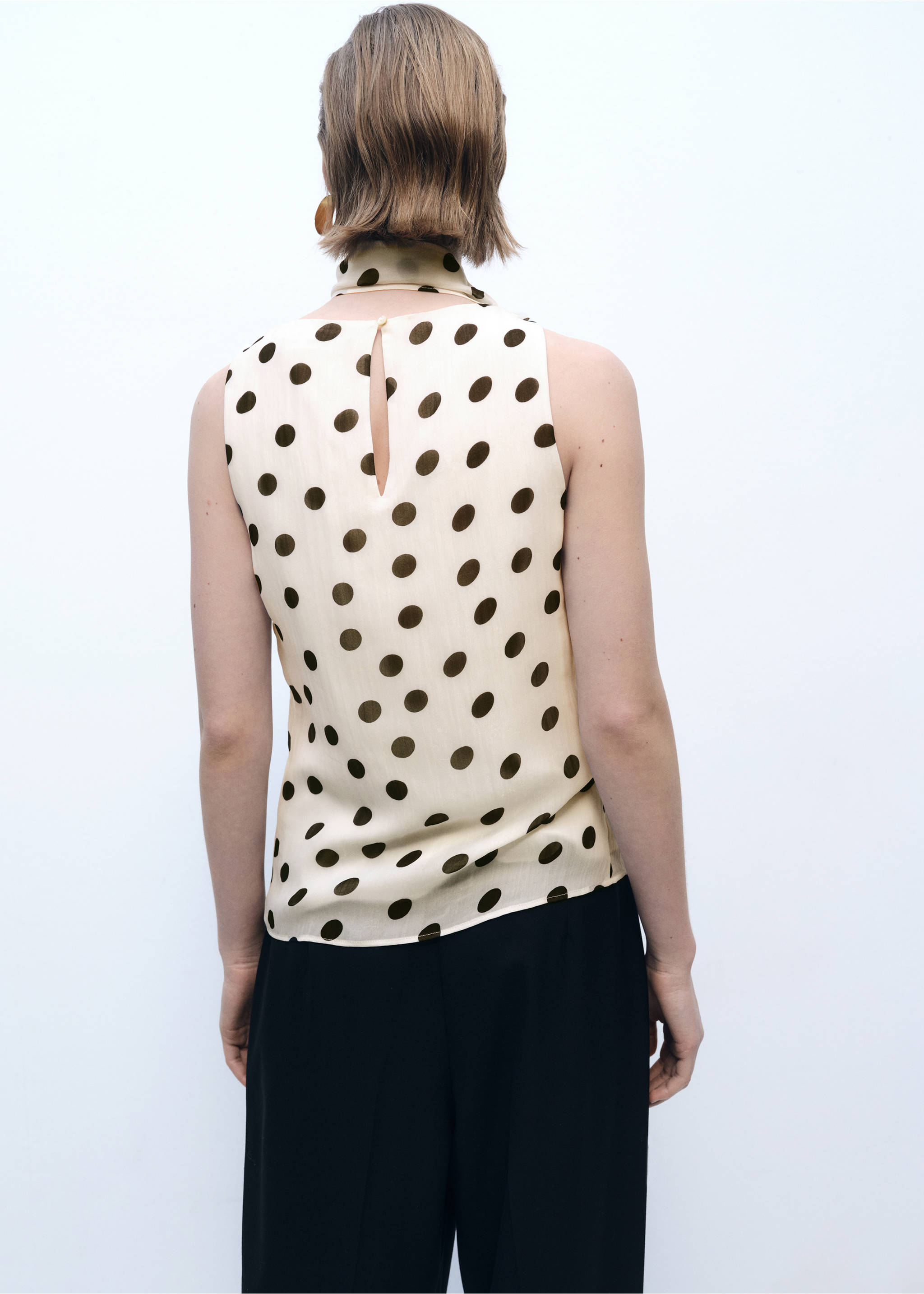 Polka-dot wrap-neck blouse - Reverse of the article, Off White. Ref: 87096354-00.