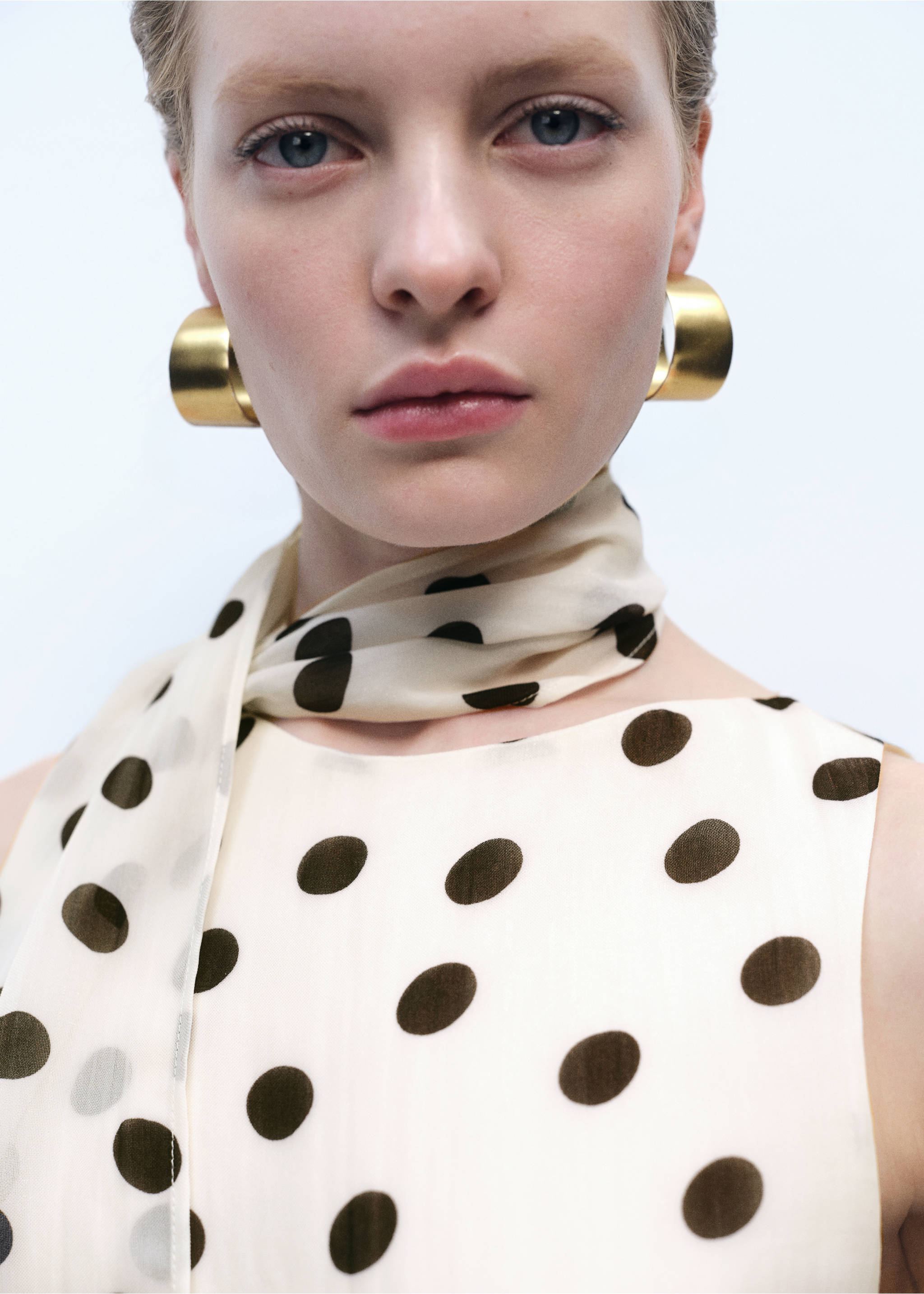 Polka-dot wrap-neck blouse - Details of the article 1, Off White. Ref: 87096354-00.