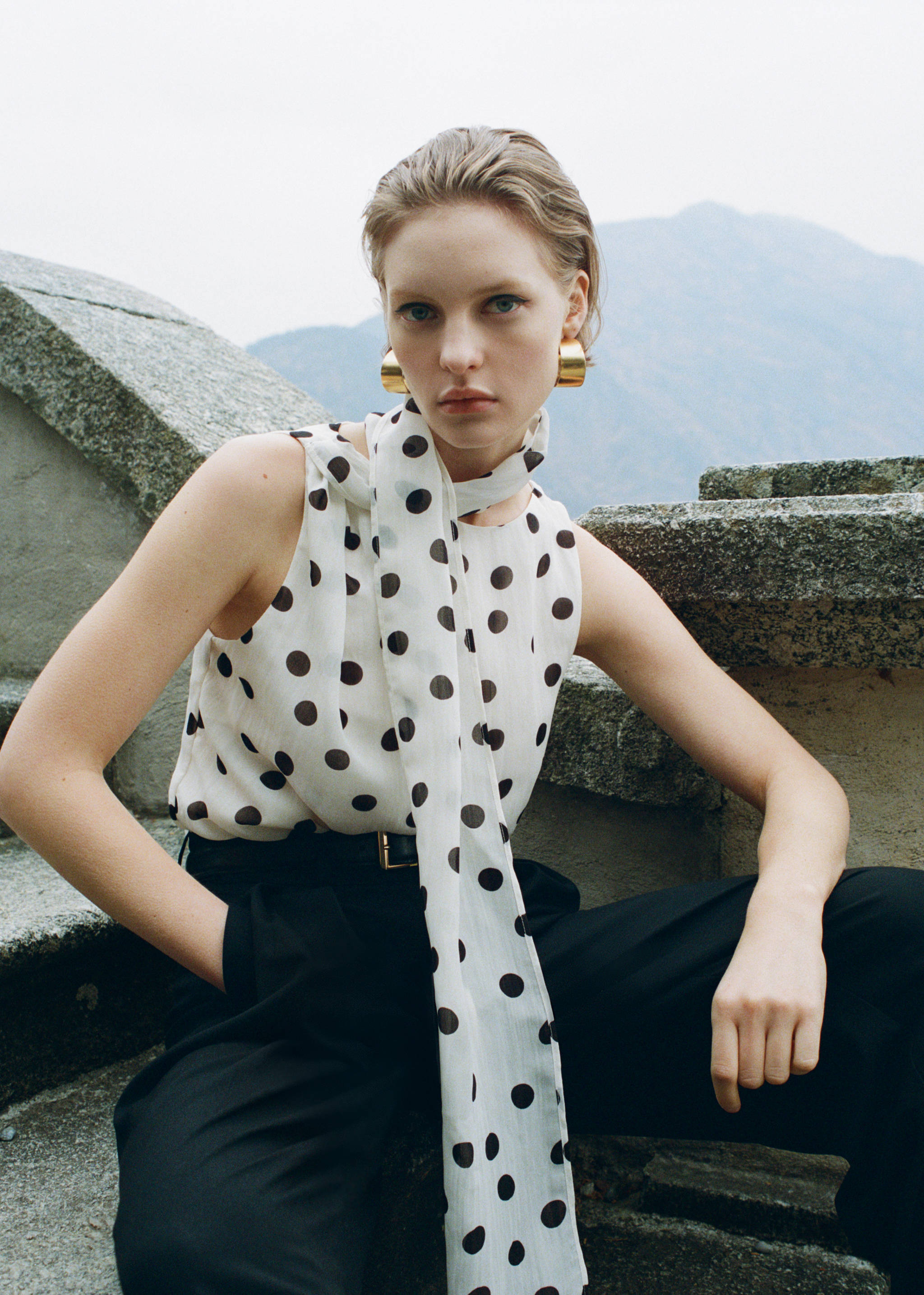 Polka-dot wrap-neck blouse - Details of the article 6