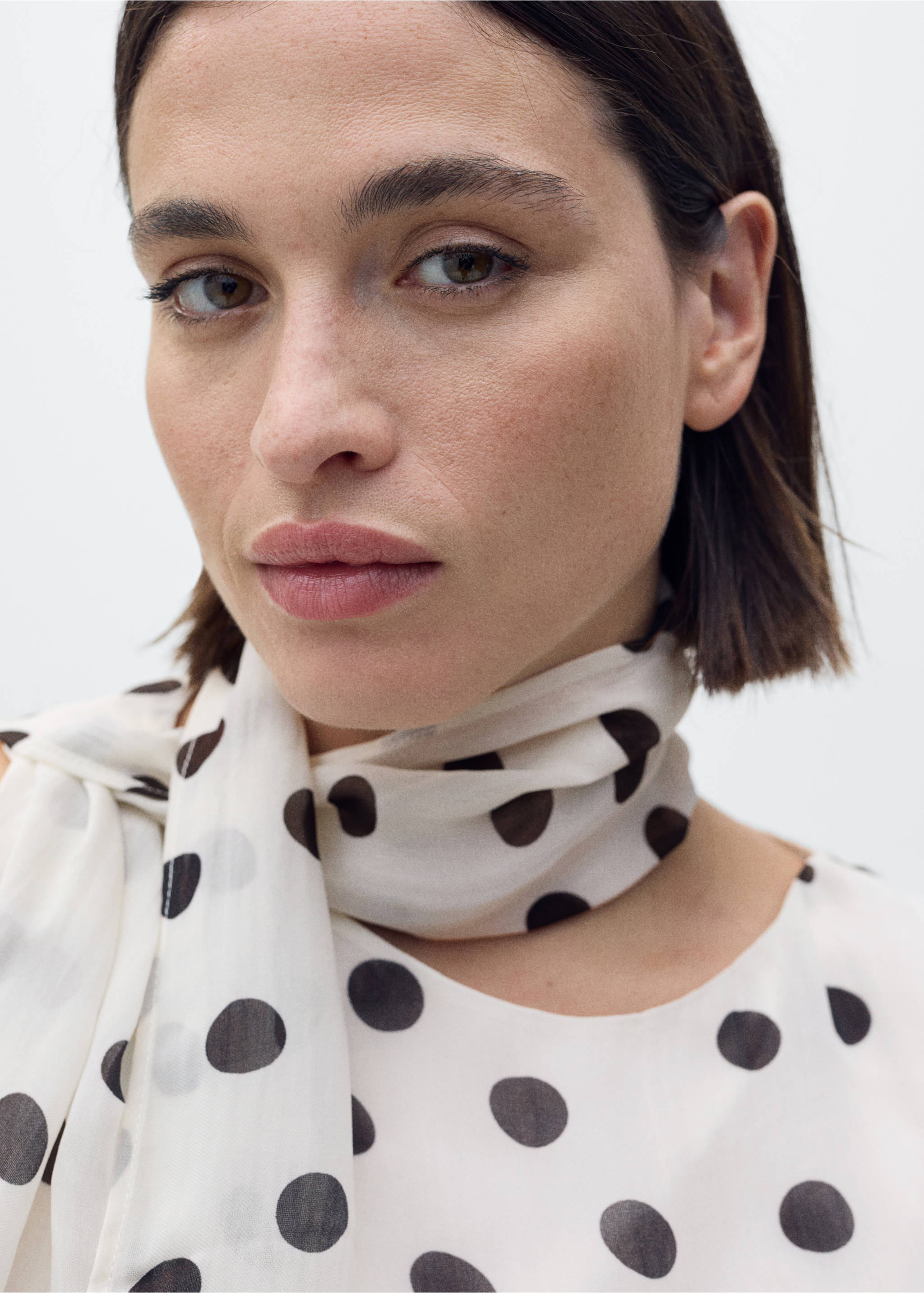 Polka-dot wrap-neck blouse - Details of the article 5, Off White. Ref: 87096354-00.