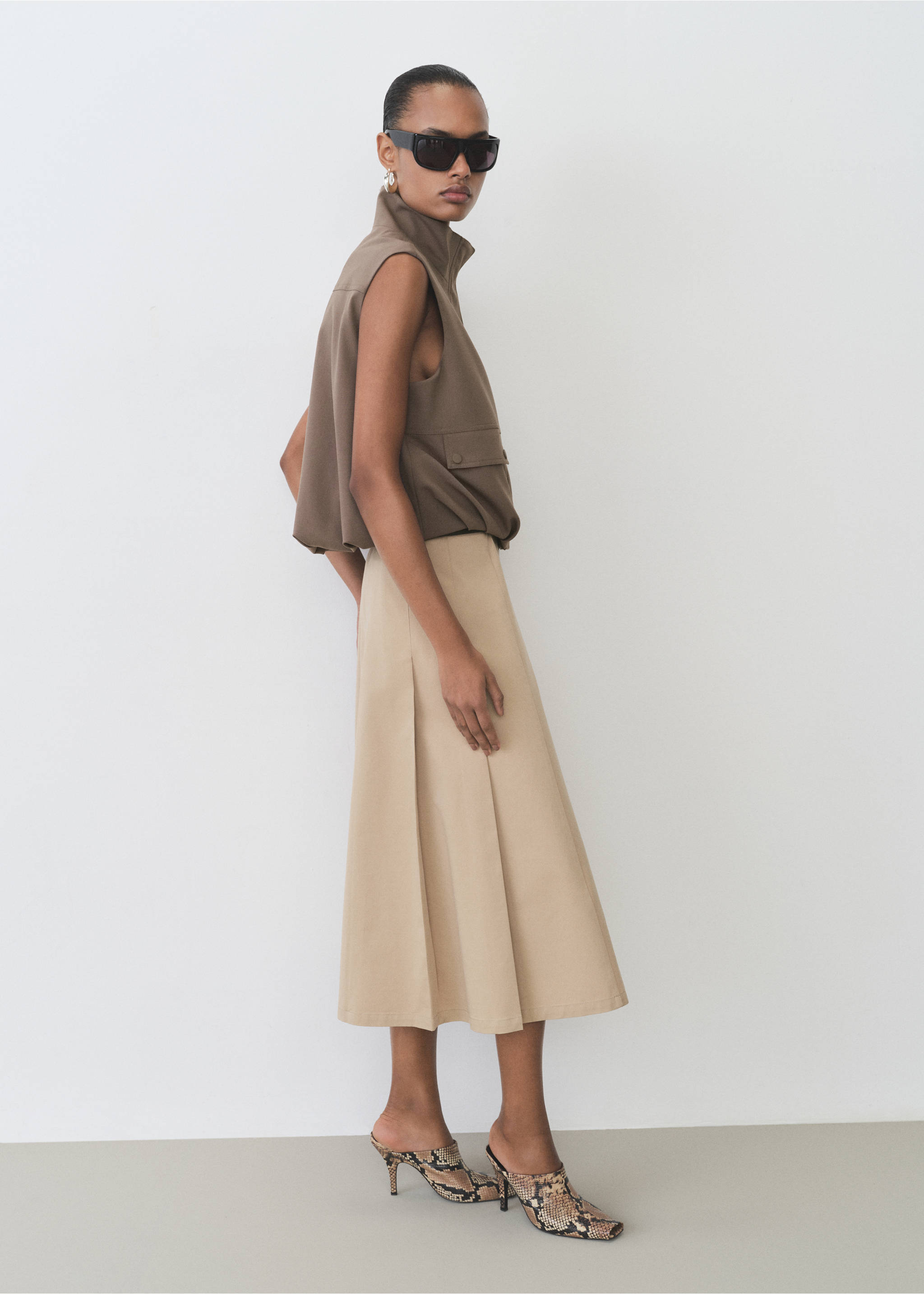 Falda evasé detalle pinzas - Plano general, Marrón medio. Ref: 87096362-00.