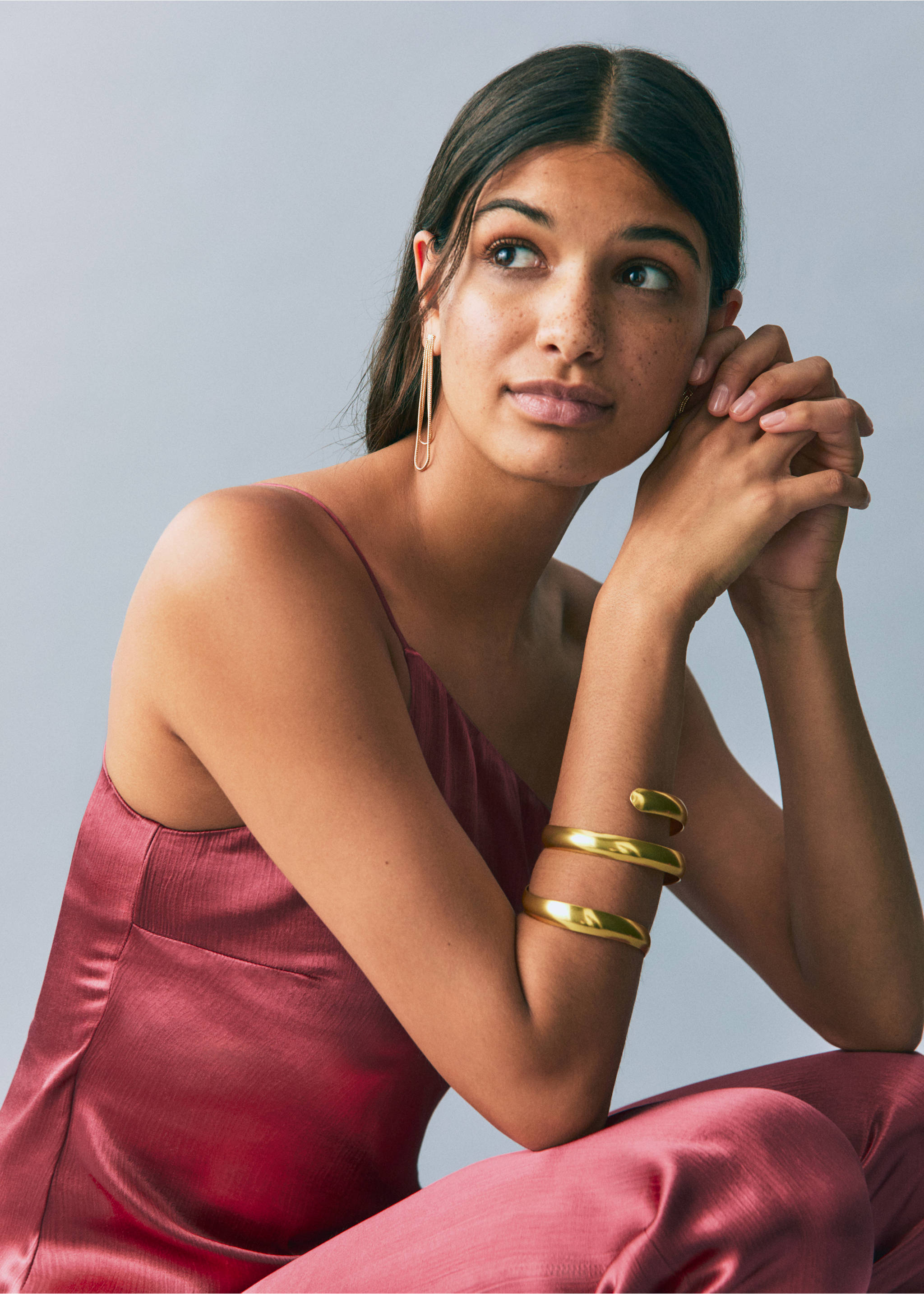 Asymmetrical satin top - Details of the article 2, Strawberry. Ref: 87096364-00.