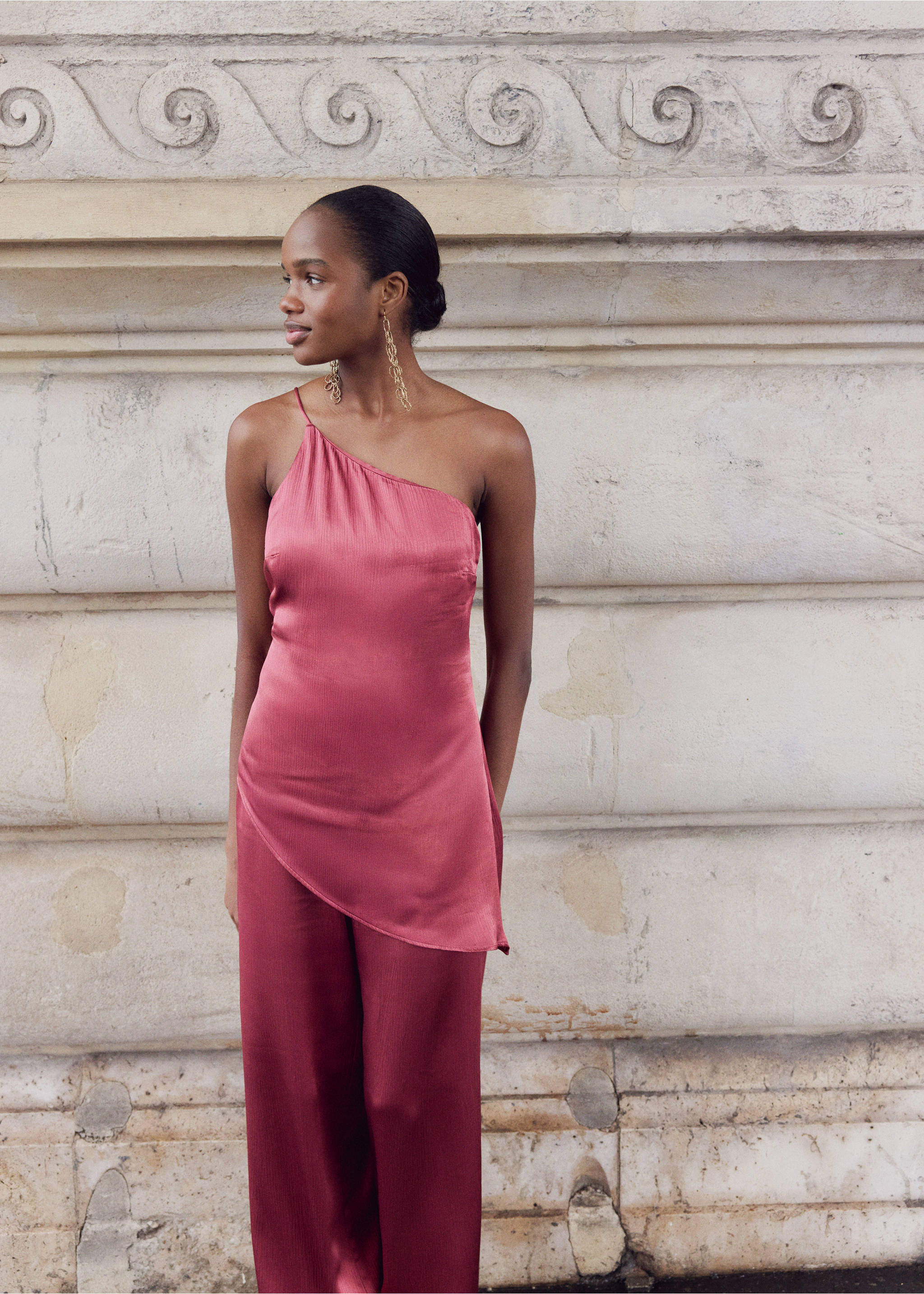 Asymmetrical satin top - Details of the article 5, Strawberry. Ref: 87096364-00.
