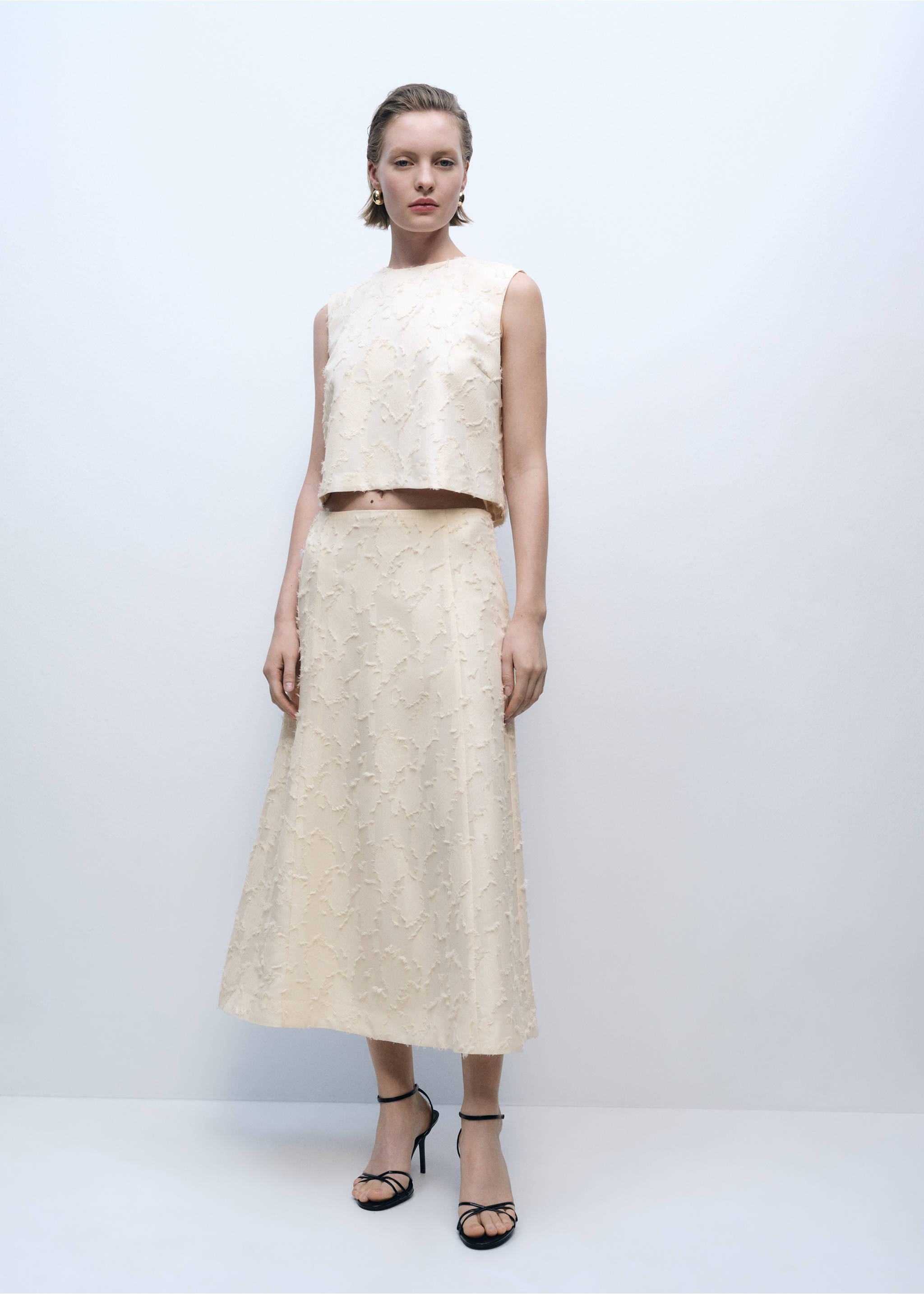 Saia evasé com textura - Plano geral, Branco-pérola. Ref: 87096367-00.