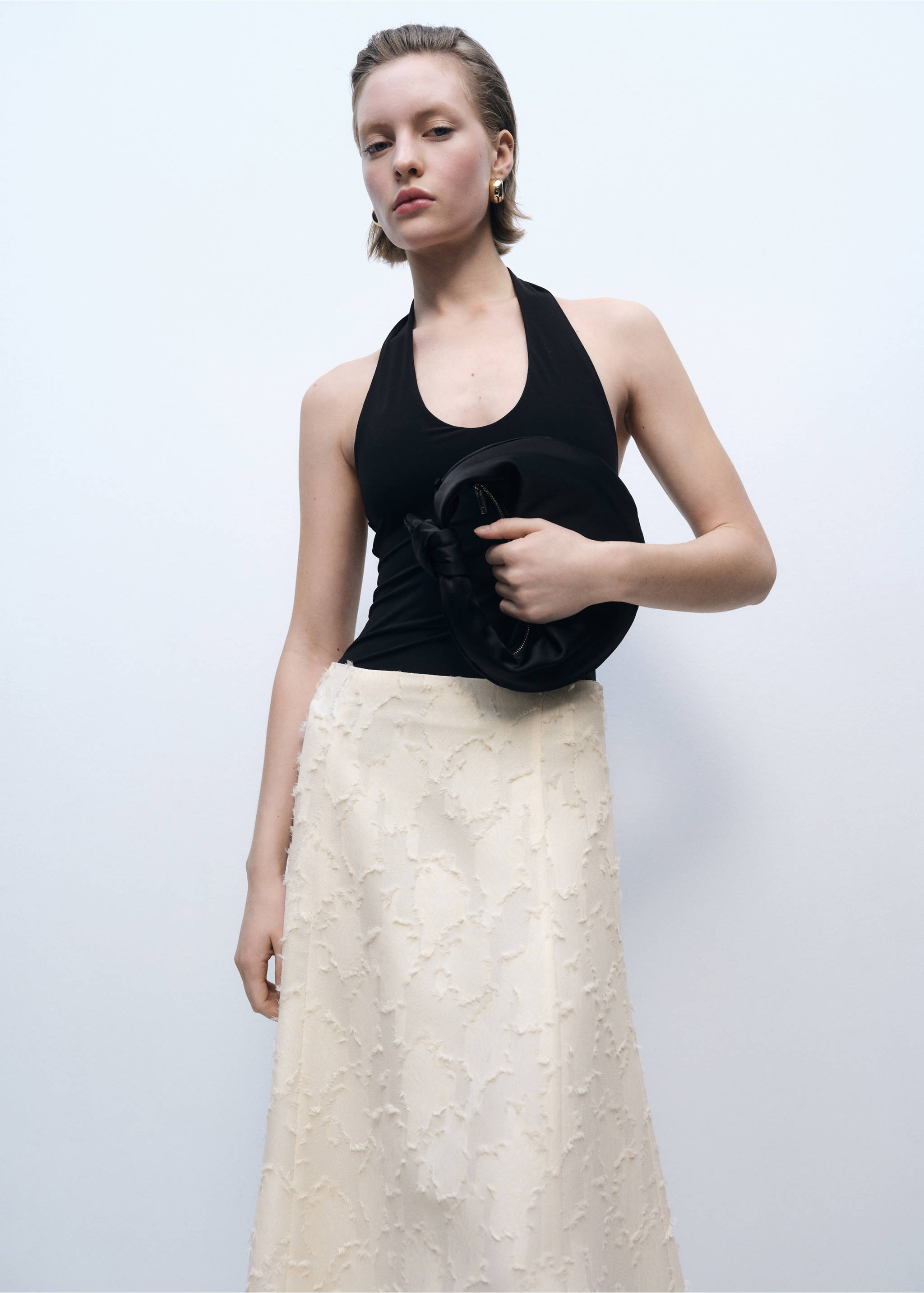 Saia evasé com textura - Pormenor do artigo 2, Branco-pérola. Ref: 87096367-00.