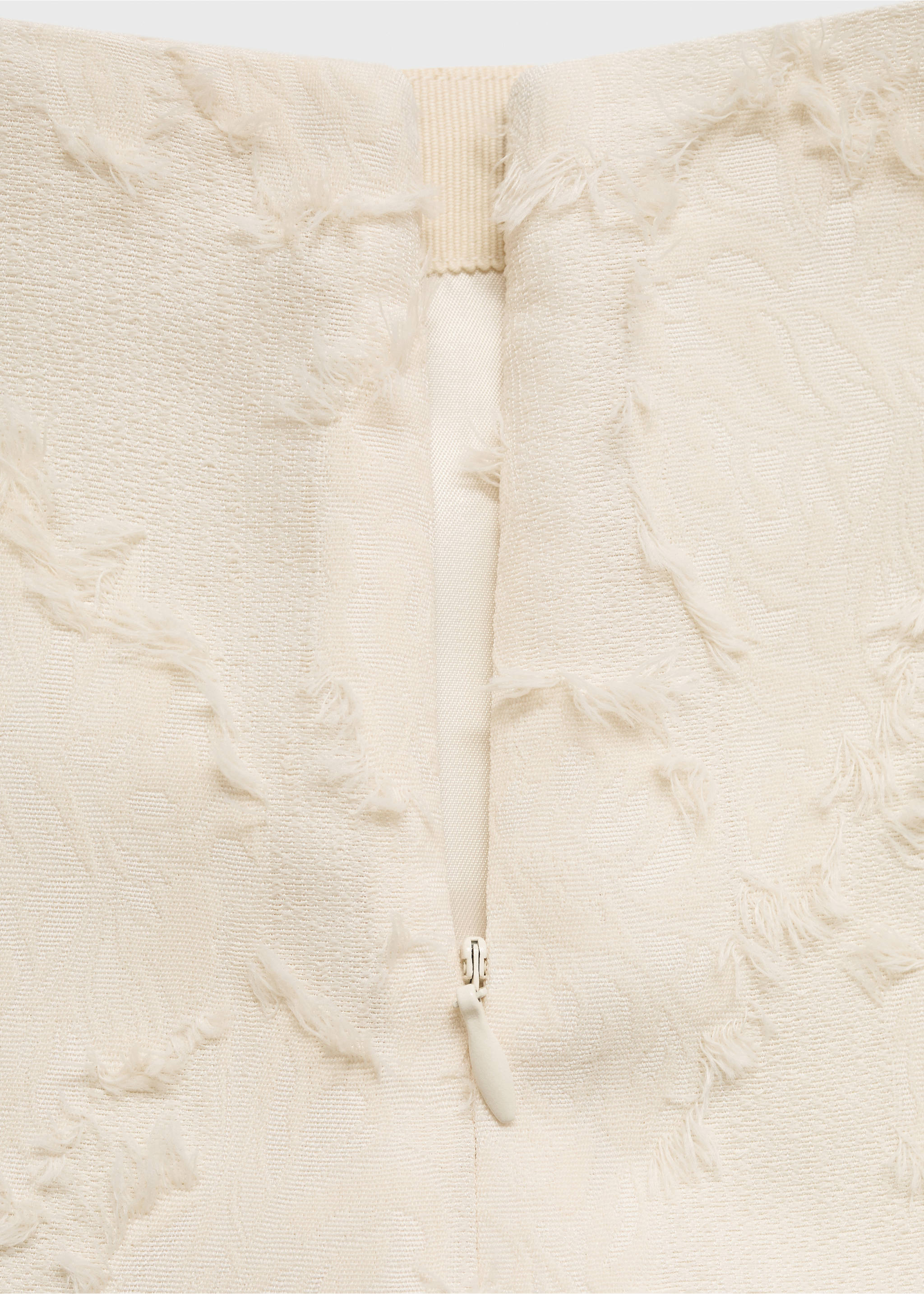 Saia evasé com textura - Pormenor do artigo 0, Branco-pérola. Ref: 87096367-00.