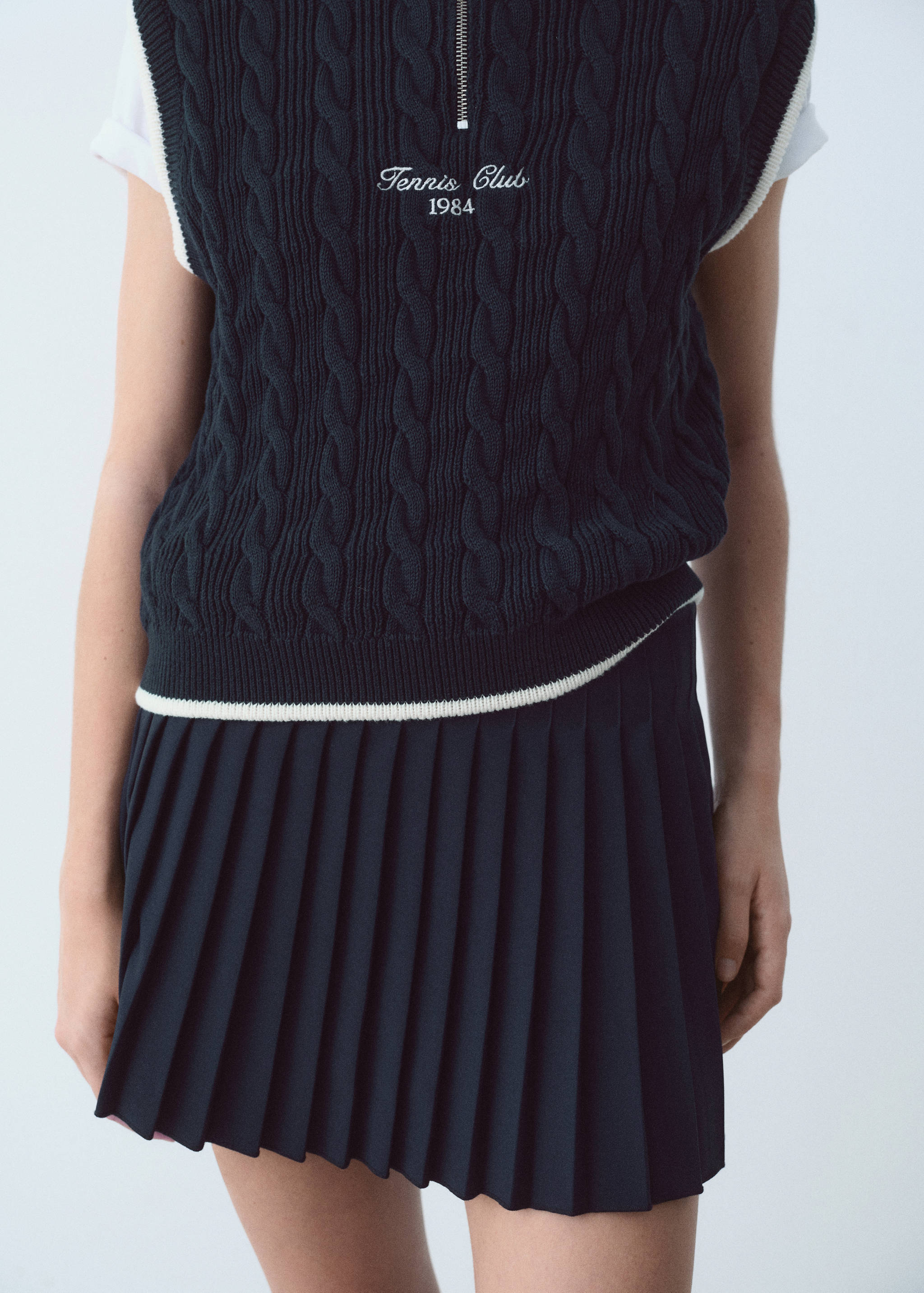 Braided vest with embroidered message - Medium plane