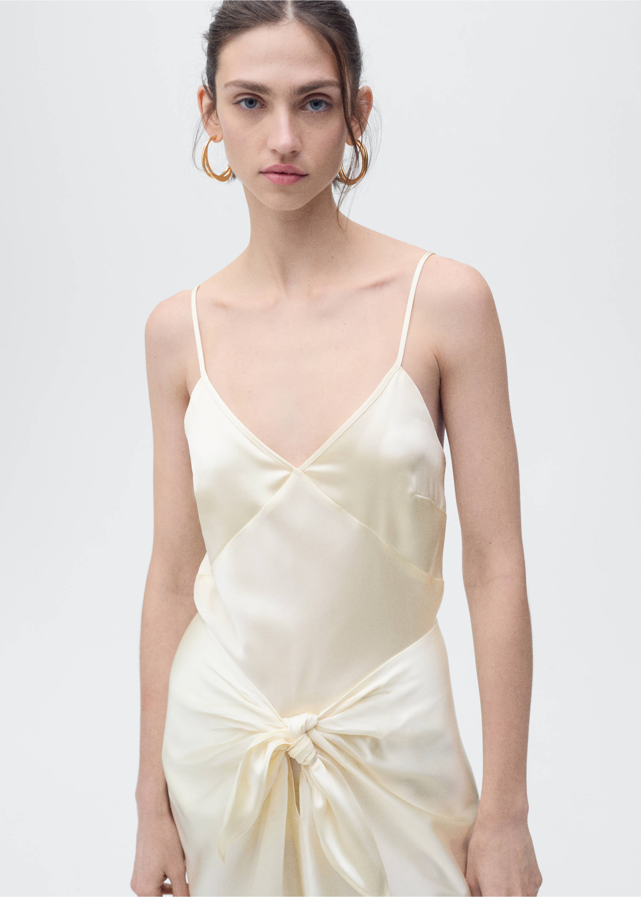 V-neck satin top - Medium plane, Ecru. Ref: 87096710-00.