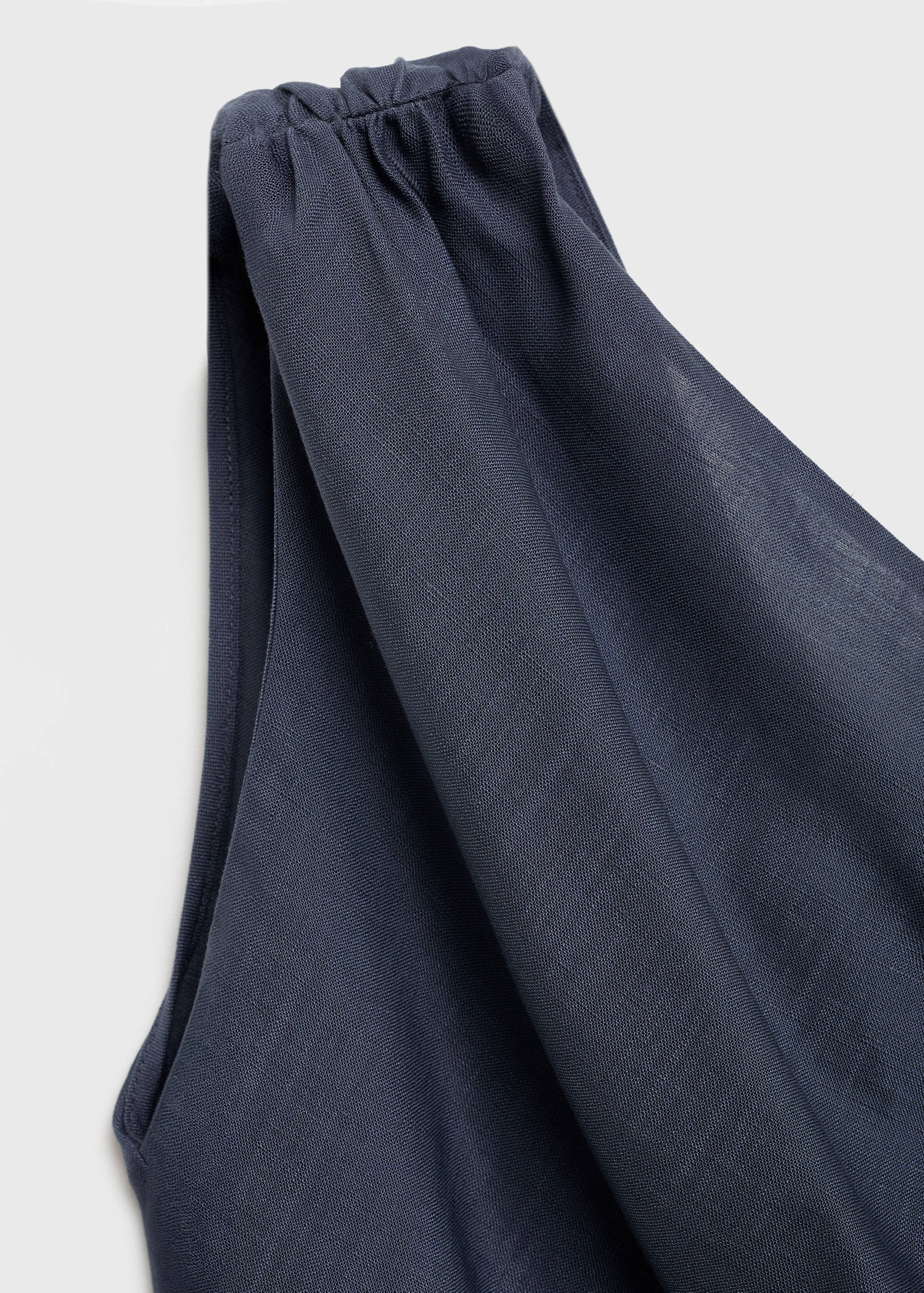 Asymmetrisches Kleid mit gerafften Details - Detail des Artikels 8