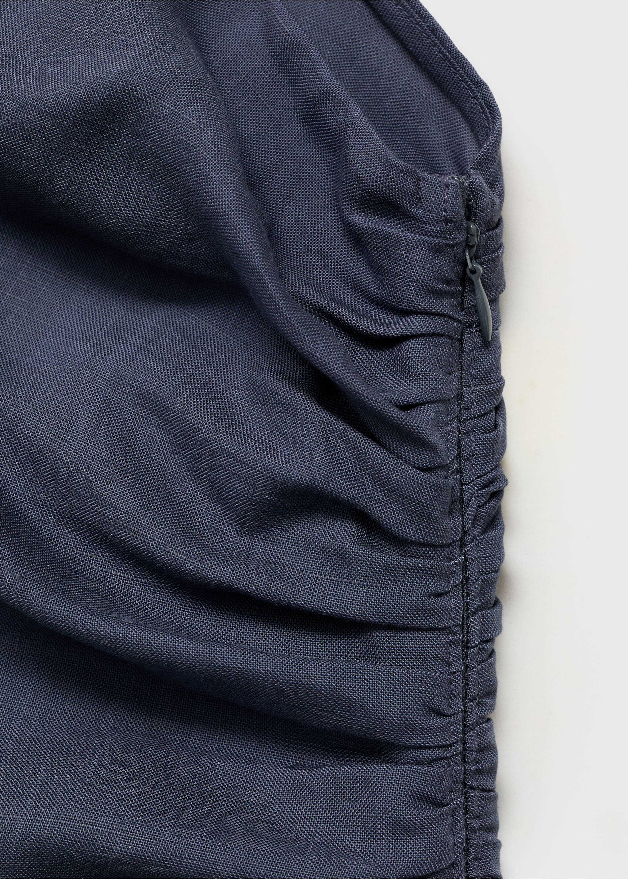 Asymmetrisches Kleid mit gerafften Details - Detail des Artikels 0, Indigoblau. Ref: 87096715-00.