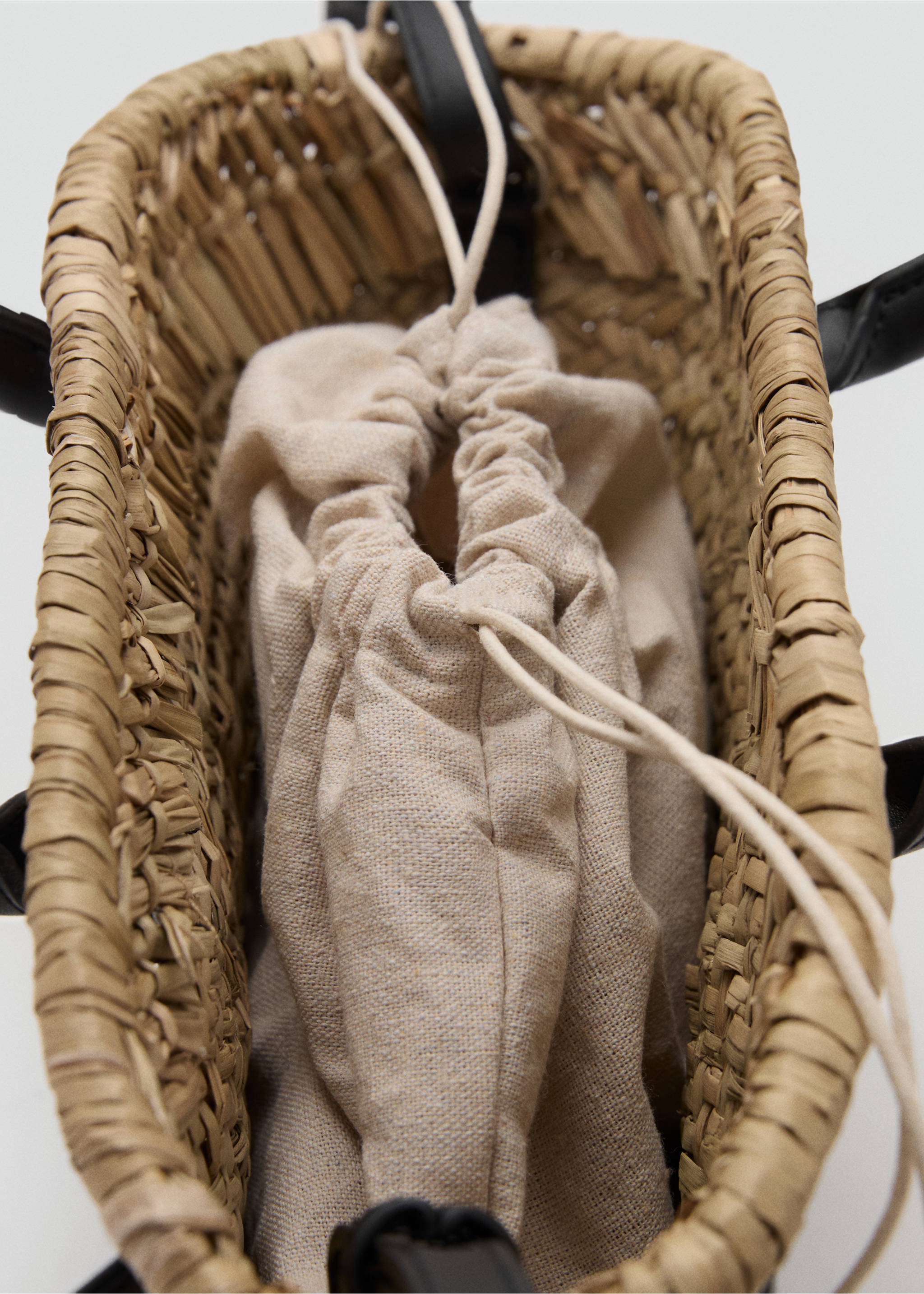 Small natural fibre basket - Details of the article 2, Black. Ref: 87097160-00.