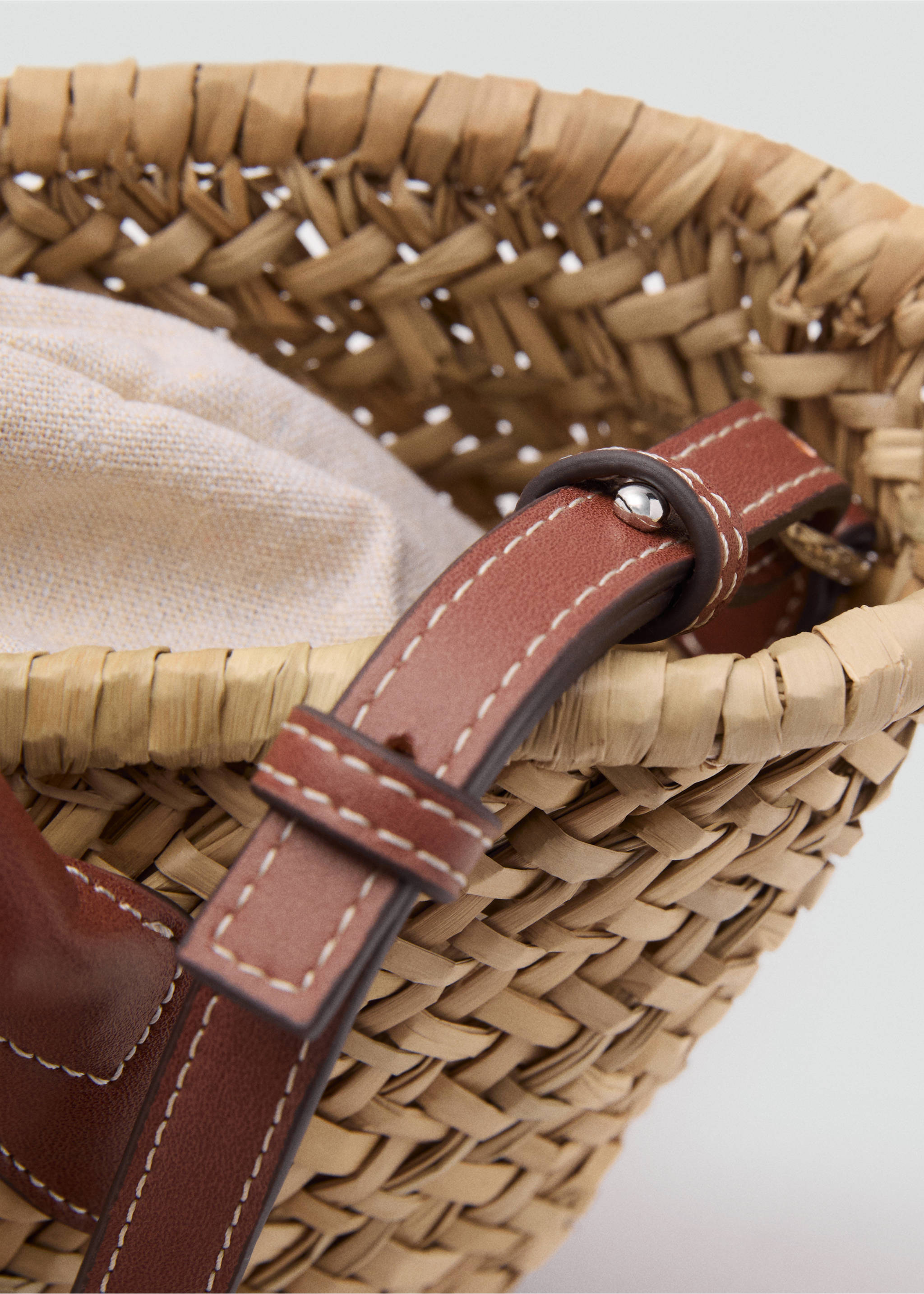 Small natural fibre basket - Details of the article 1, Leather. Ref: 87097160-00.