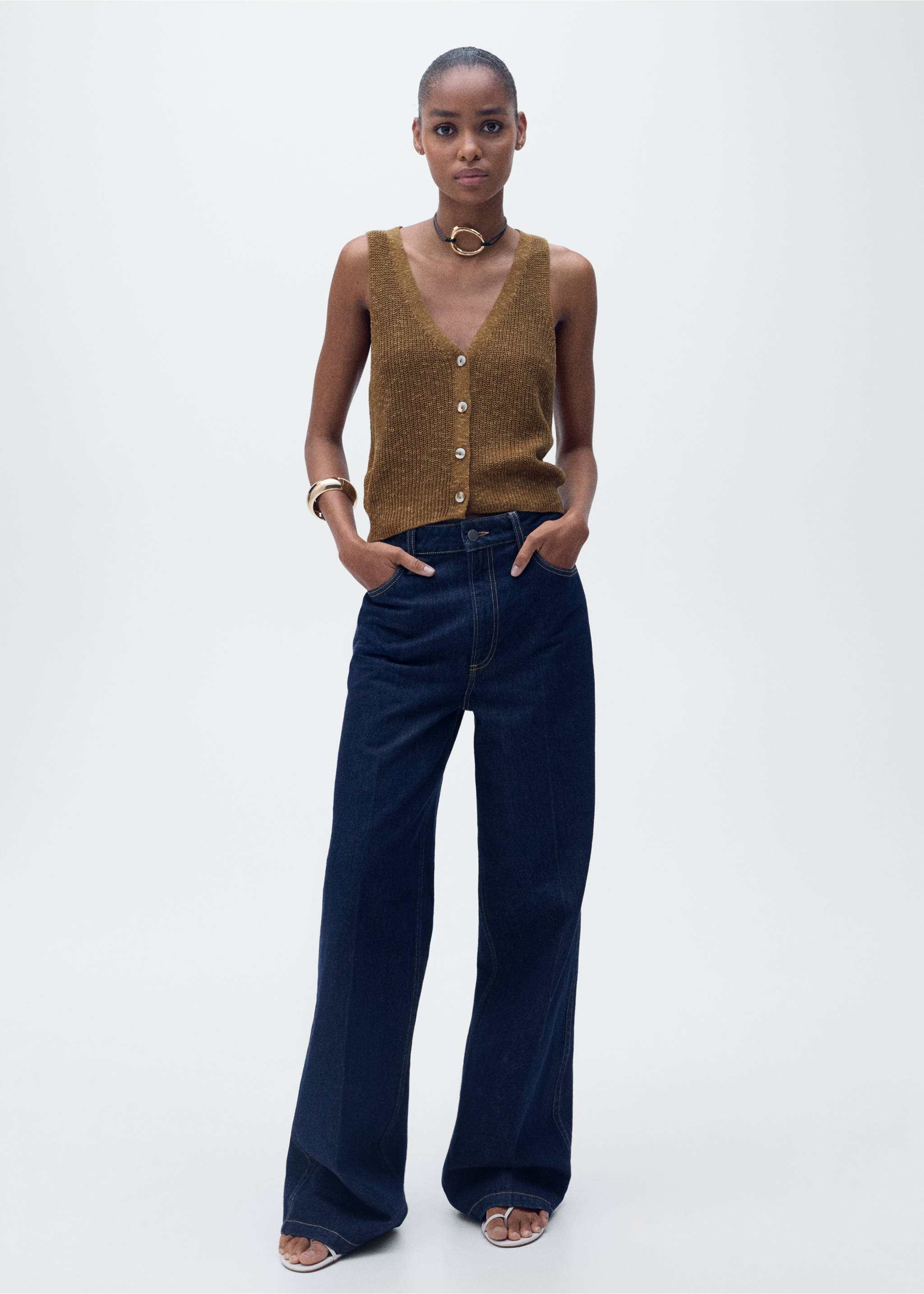 Colete de malha grossa com botões - Plano geral, Castanho-tabaco. Ref: 87097164-00.