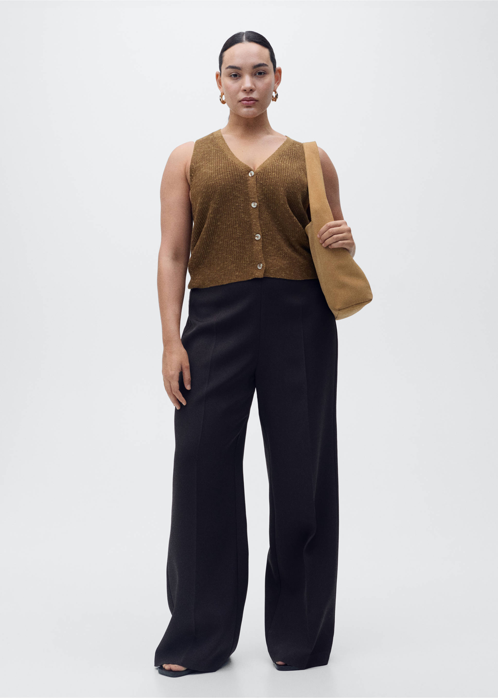 Colete de malha grossa com botões - Pormenor do artigo 3, Castanho-tabaco. Ref: 87097164-00.