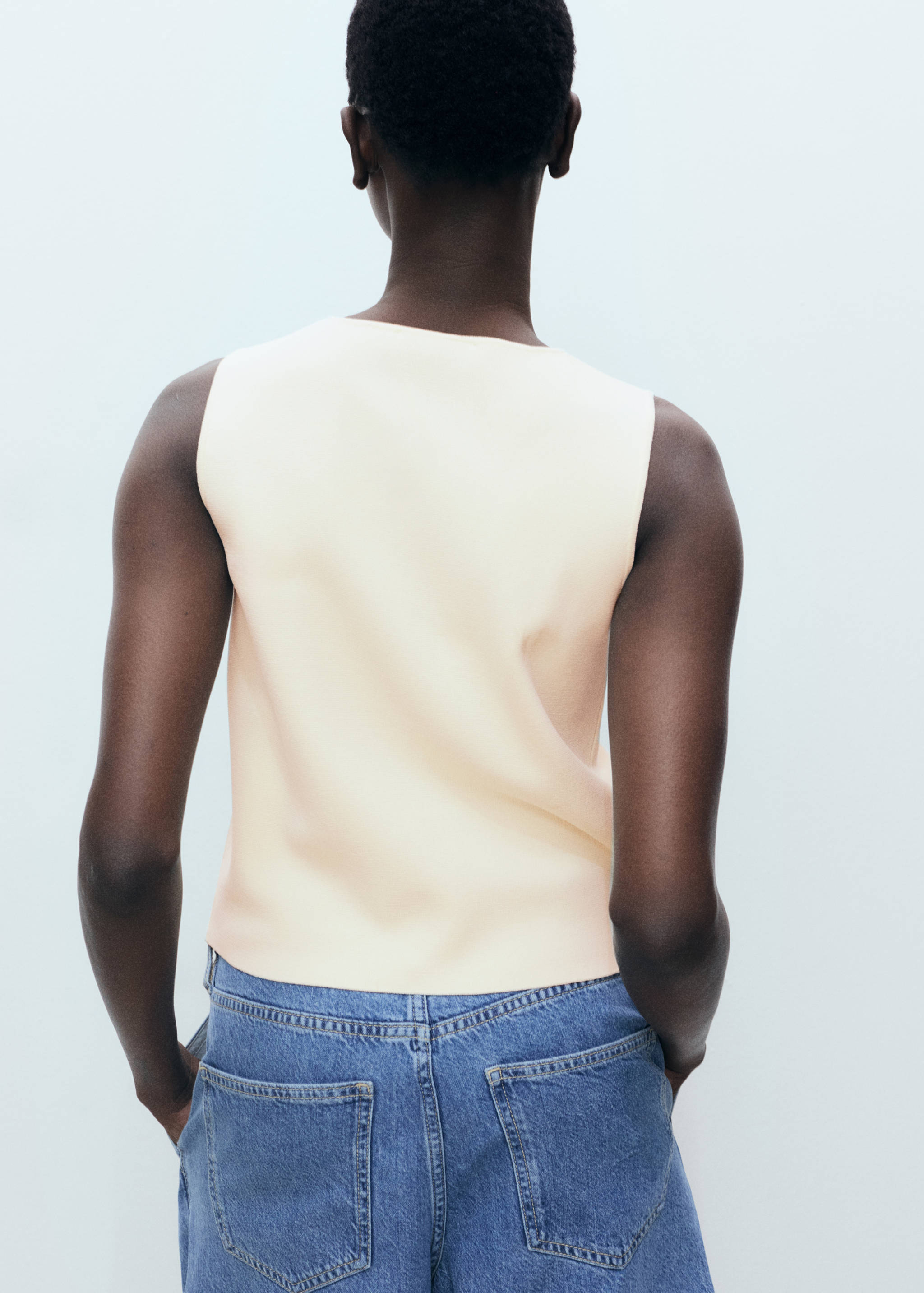 Fine-knit waistcoat with buttons - Reverse of the article