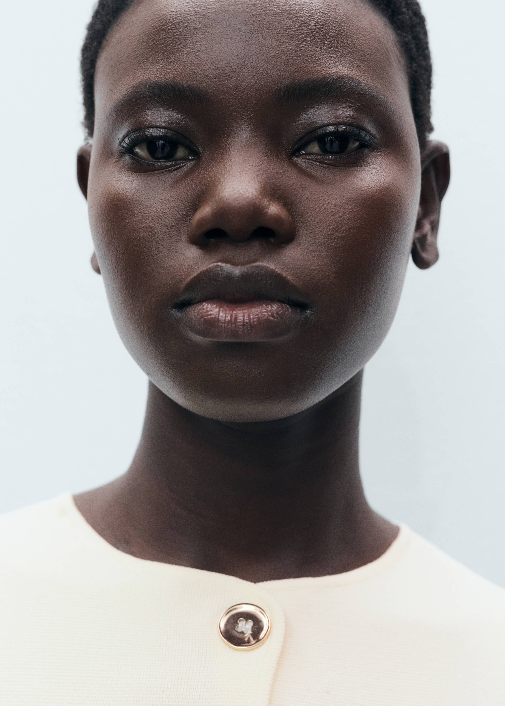 Fine-knit waistcoat with buttons - Details of the article 1