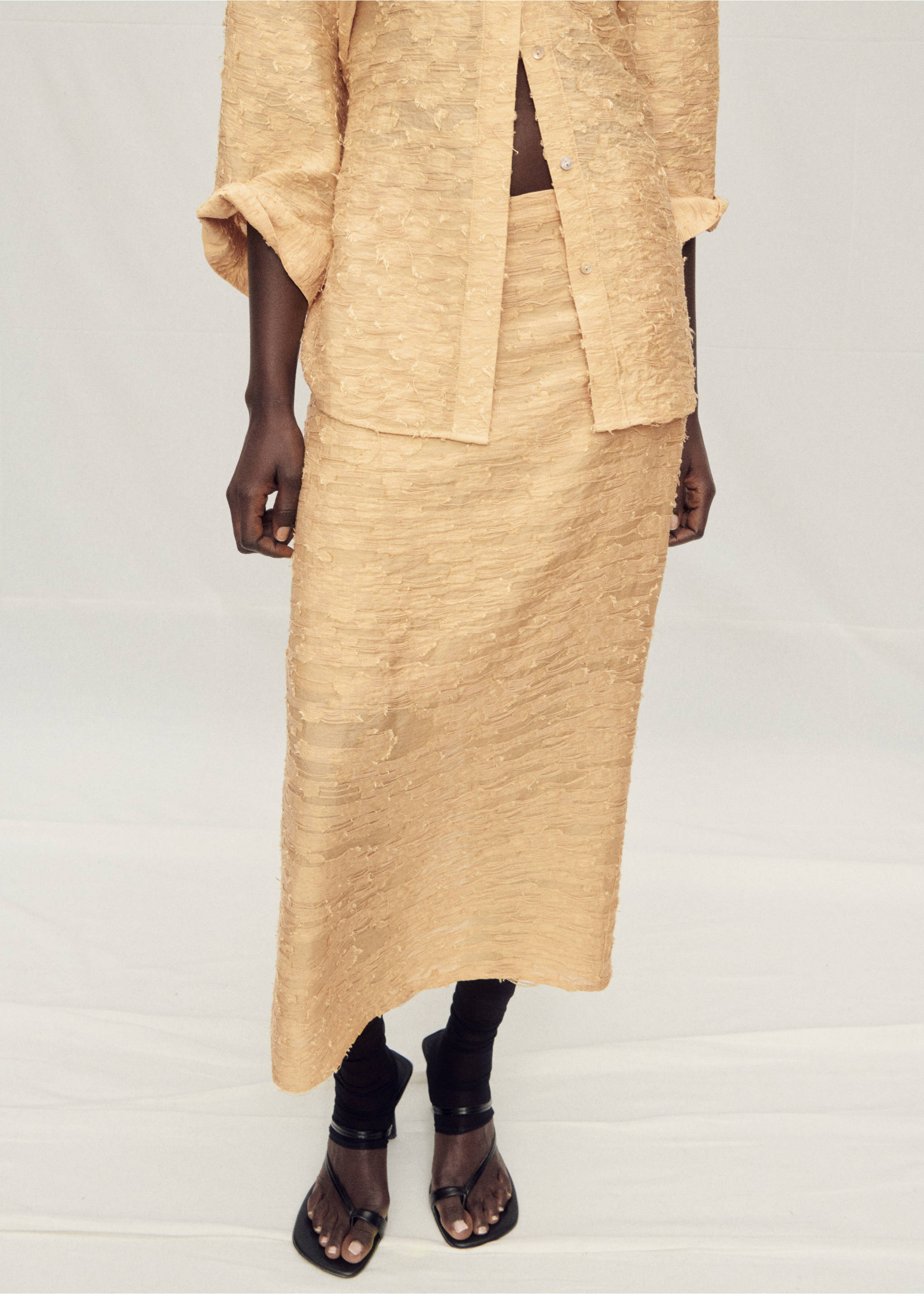 Textured straight skirt - Medium plane, Mustard. Ref: 87097173-00.